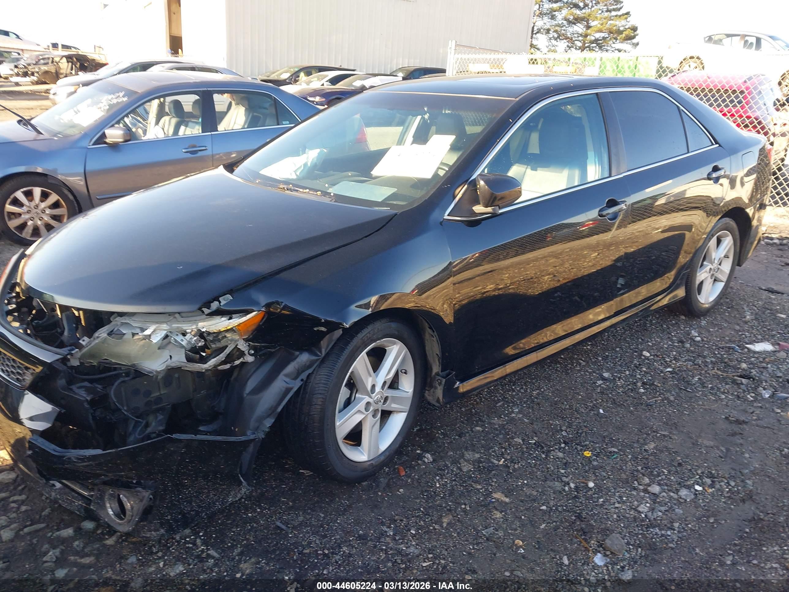 TOYOTA CAMRY image 2