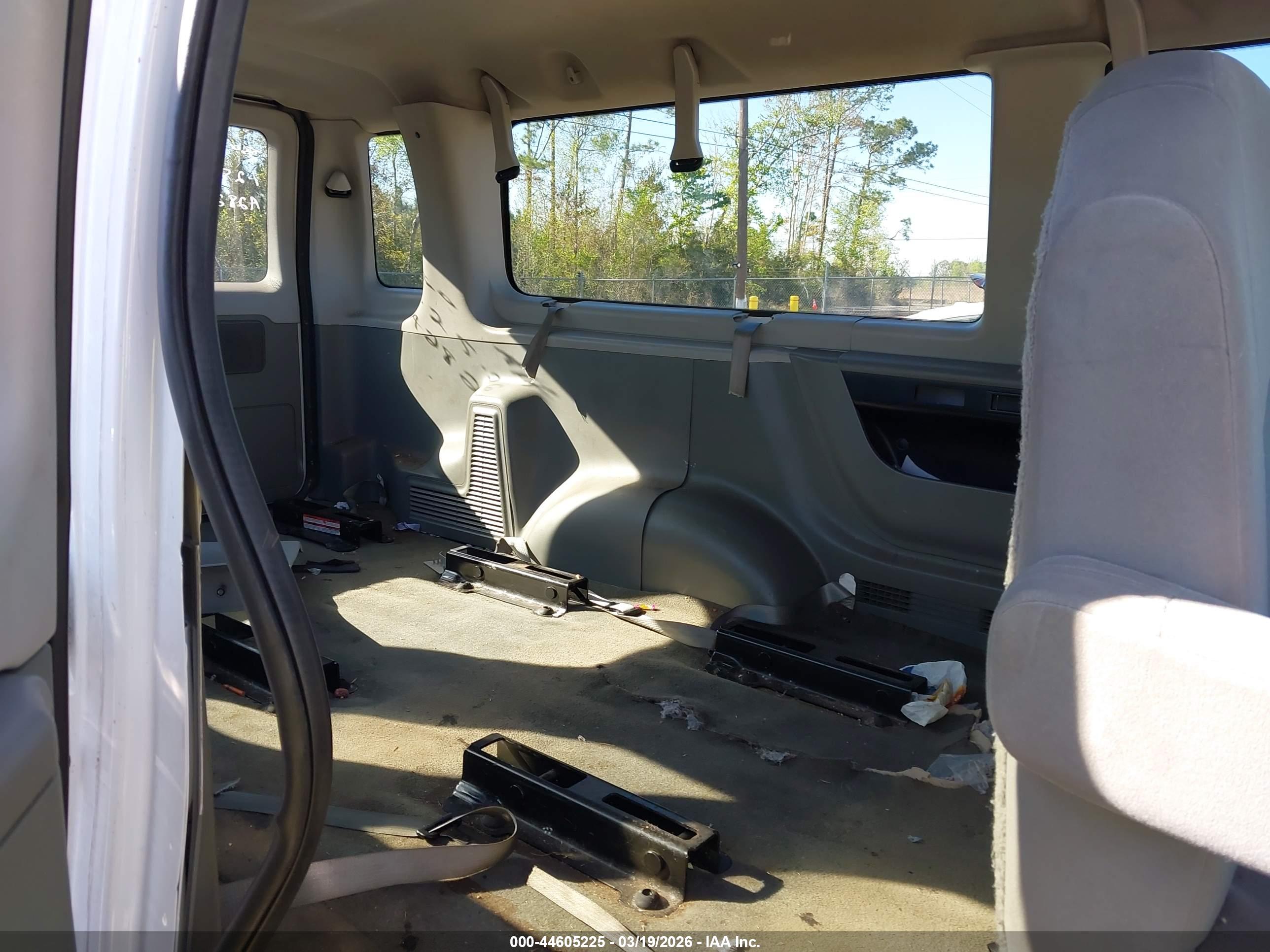 FORD E-350 image 8
