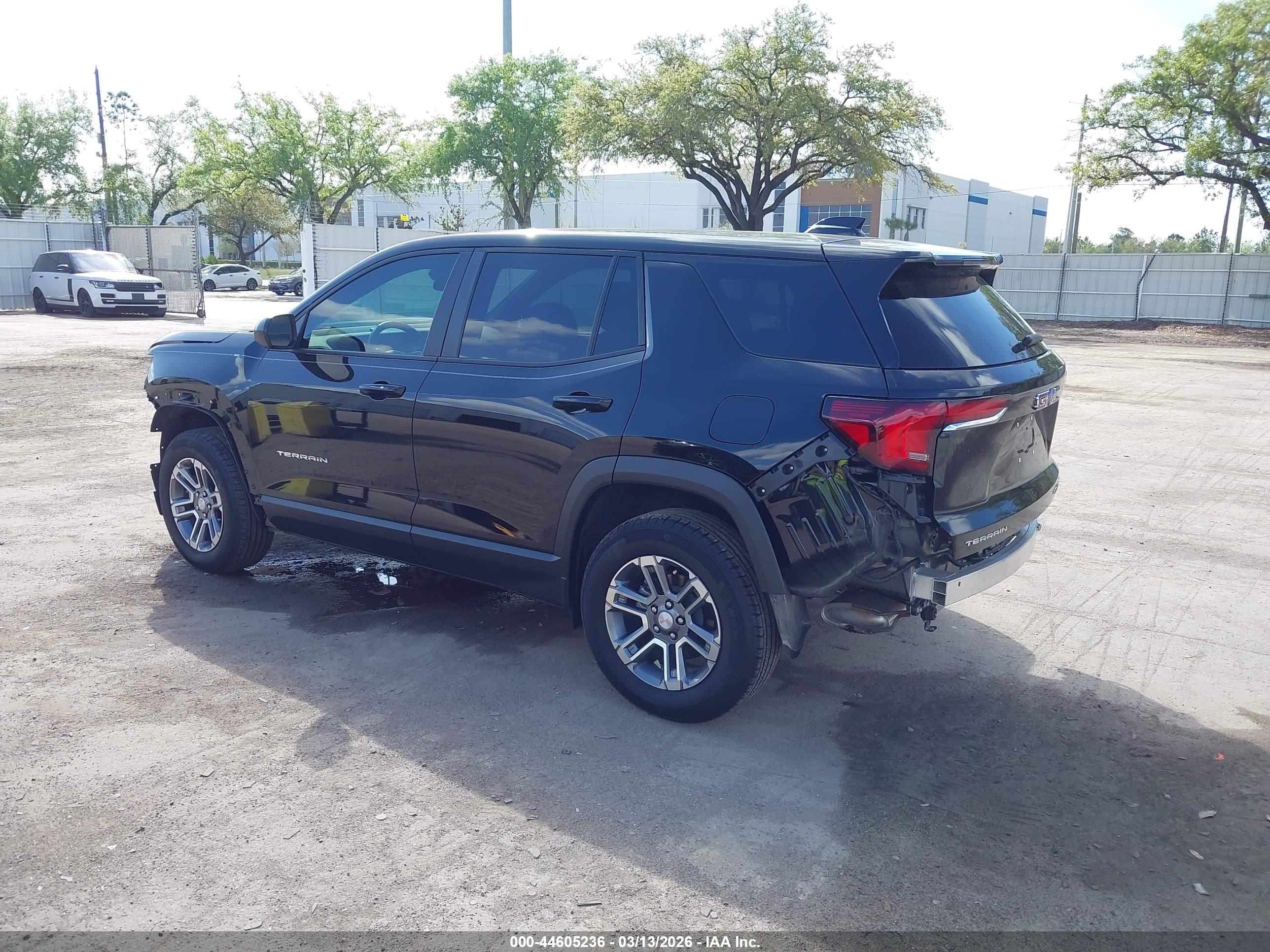 GMC TERRAIN image 3
