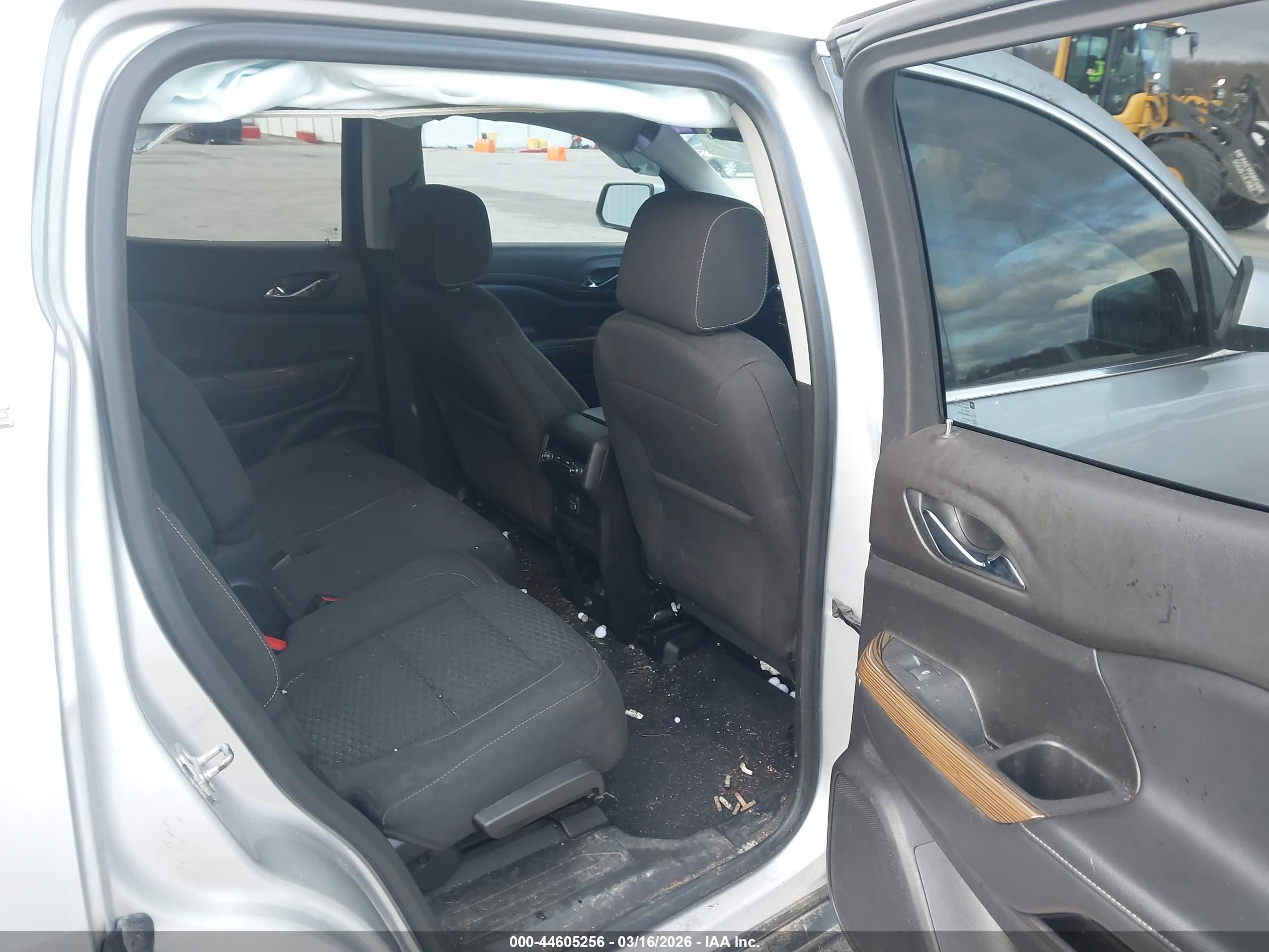 GMC ACADIA image 8