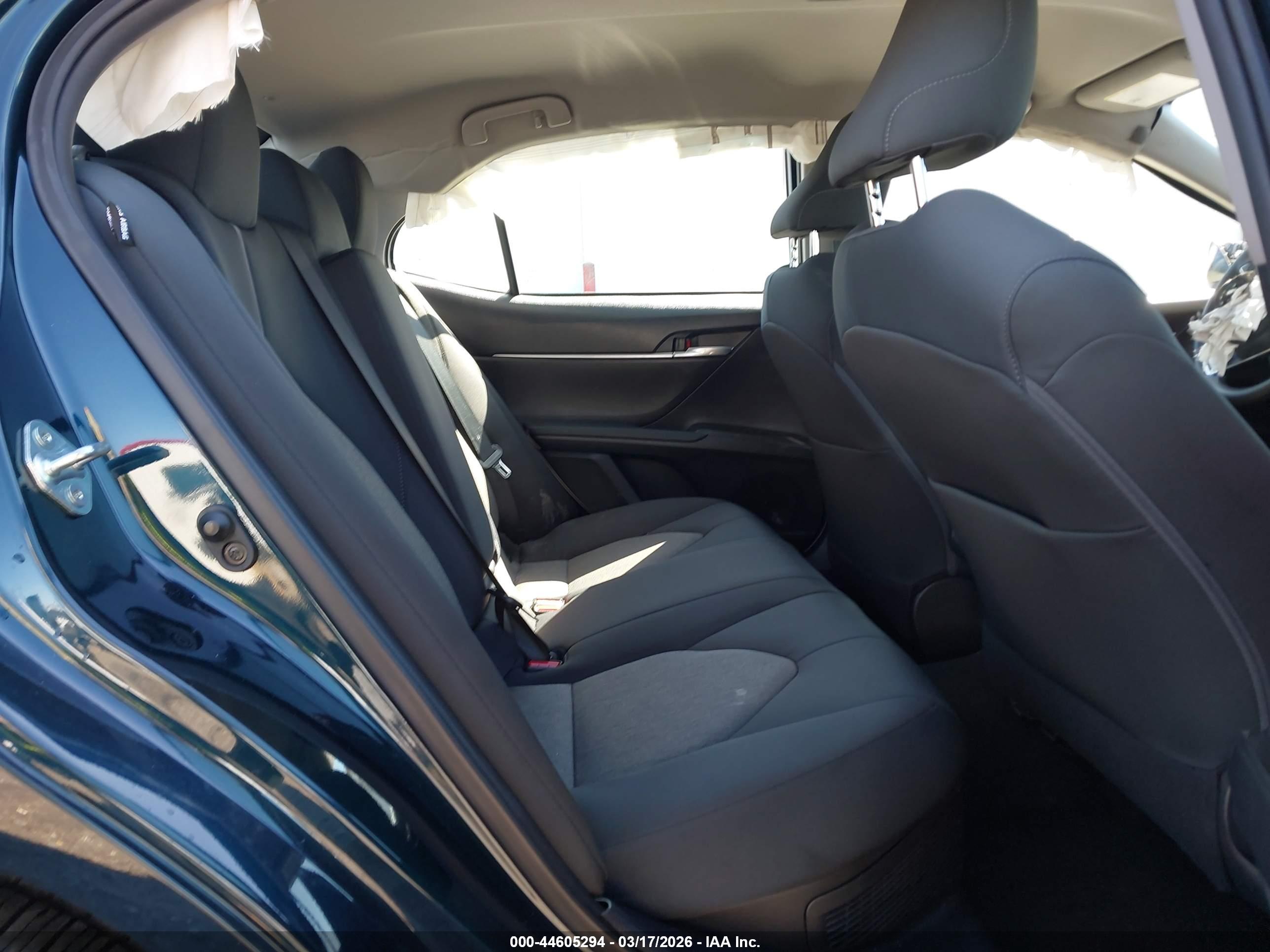 TOYOTA CAMRY image 8