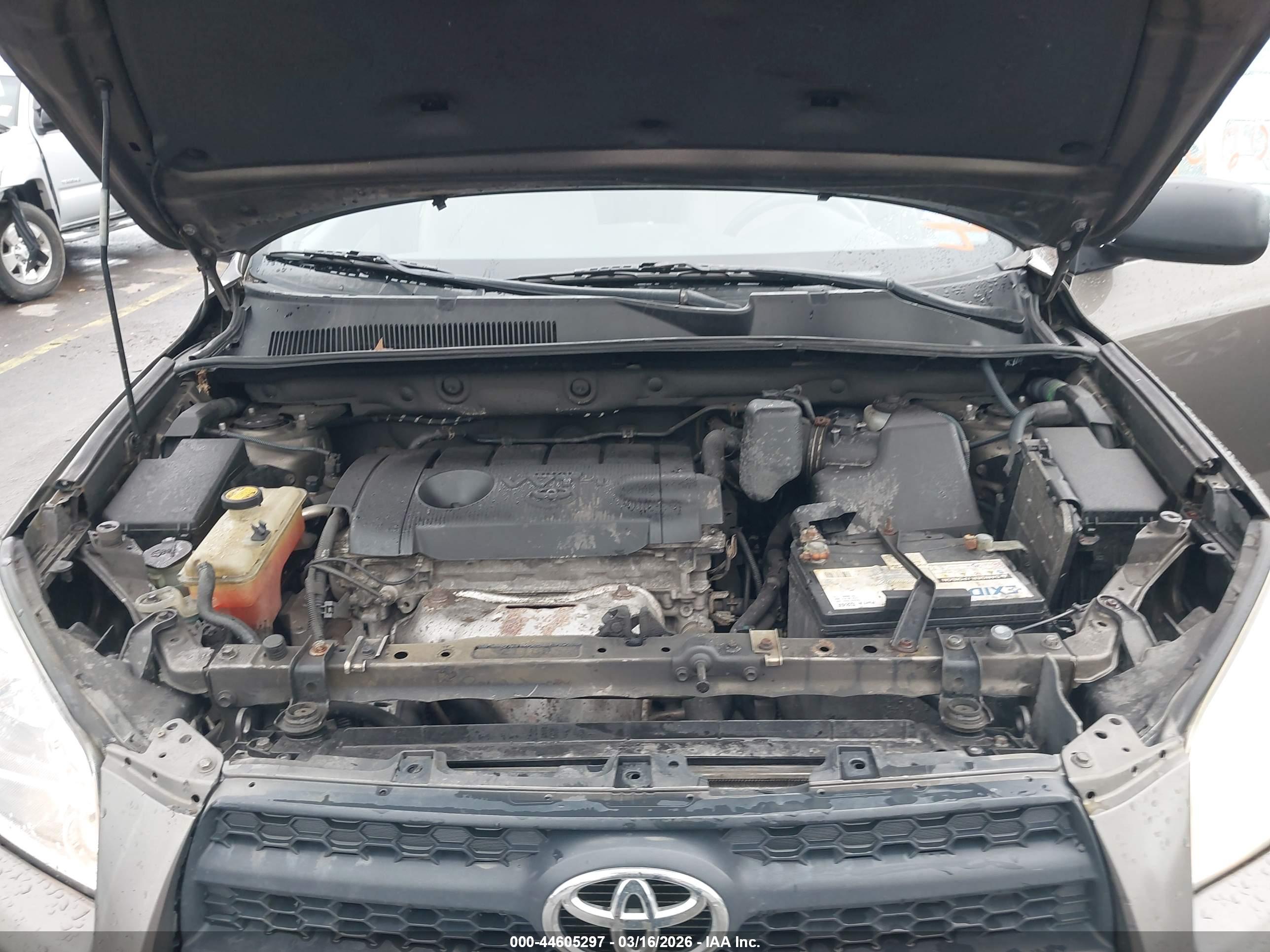 TOYOTA RAV4 image 10