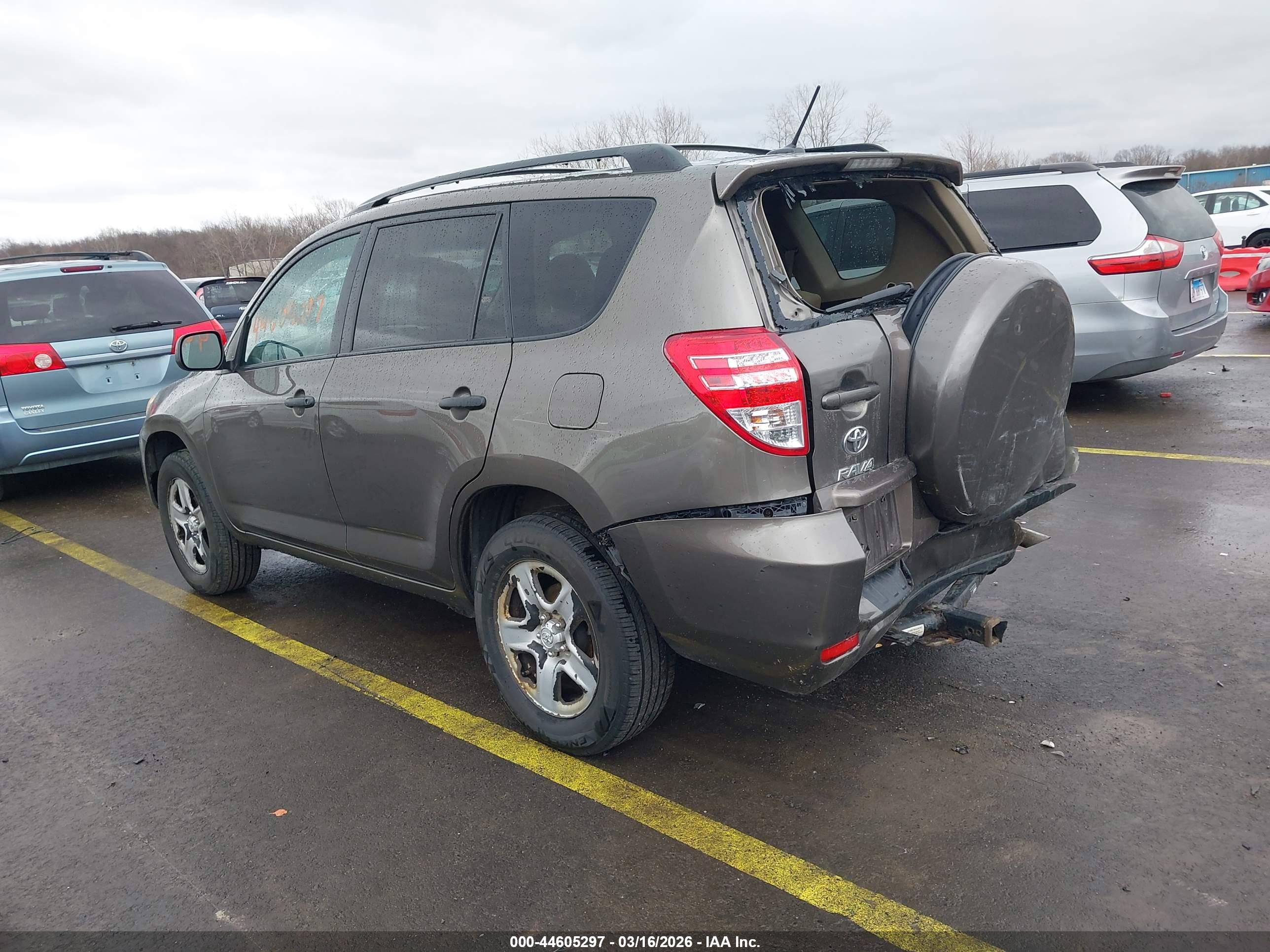 TOYOTA RAV4 image 3