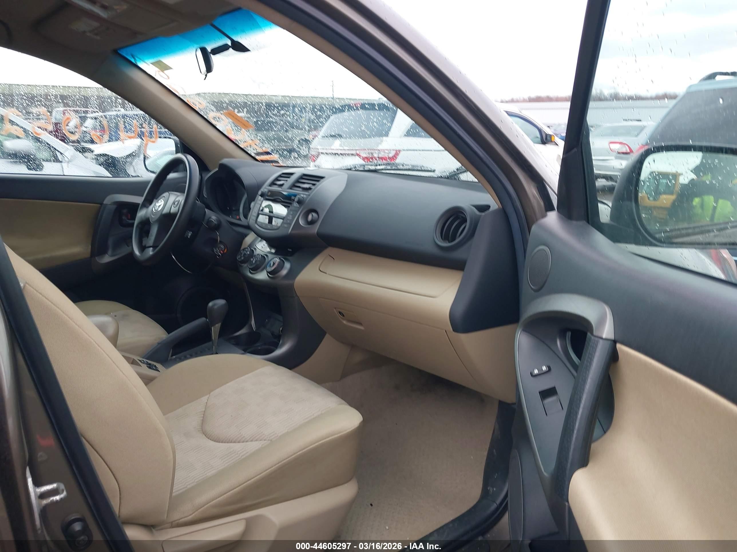 TOYOTA RAV4 image 5