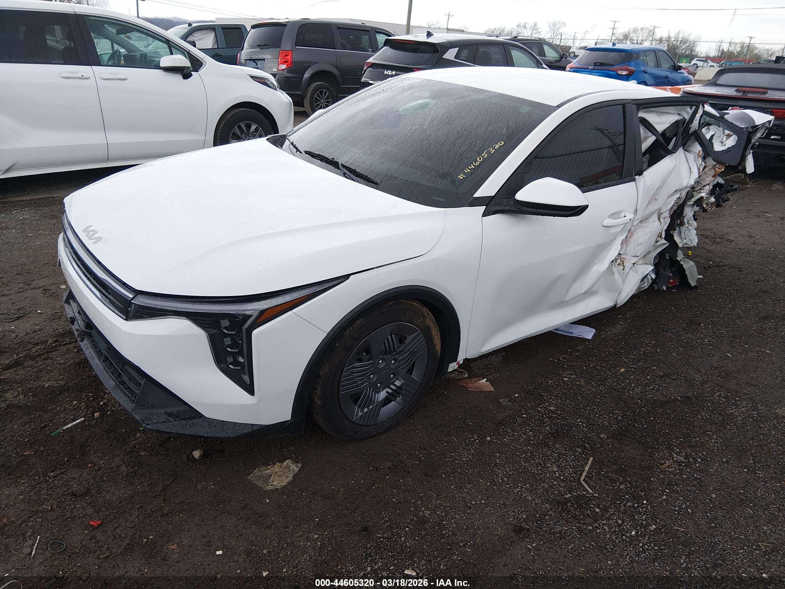 KIA K4 image 2