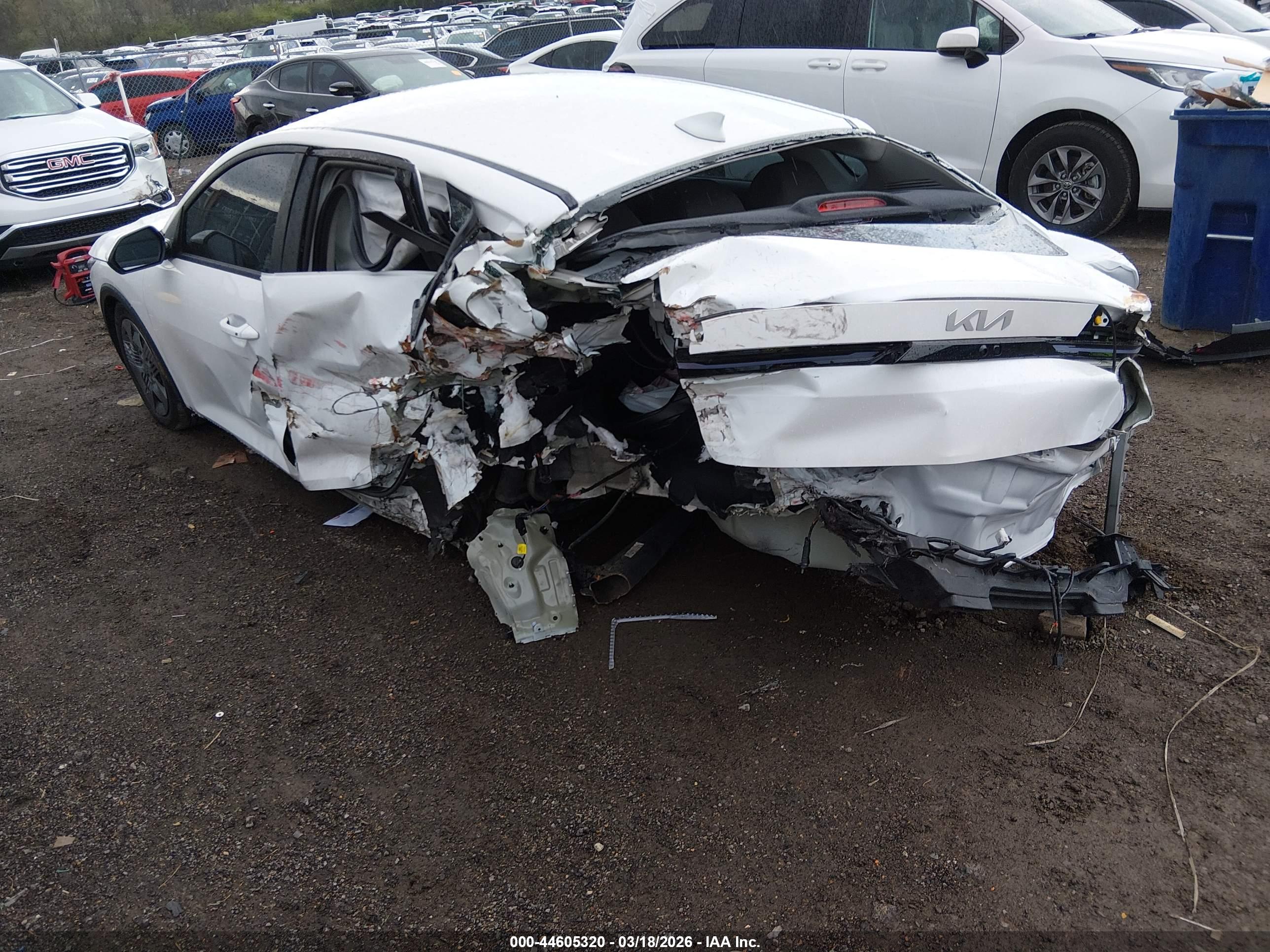 KIA K4 image 3