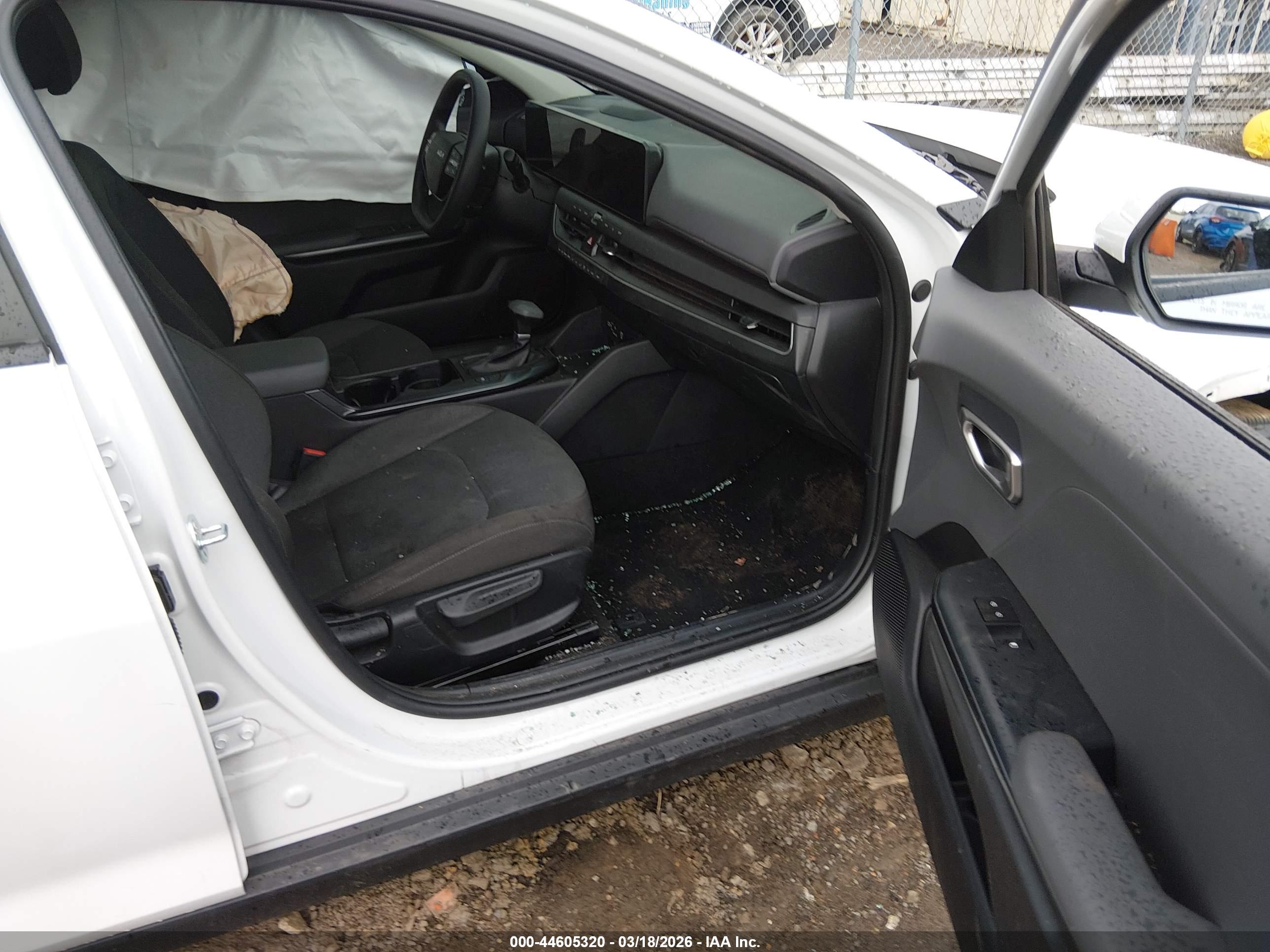 KIA K4 image 5