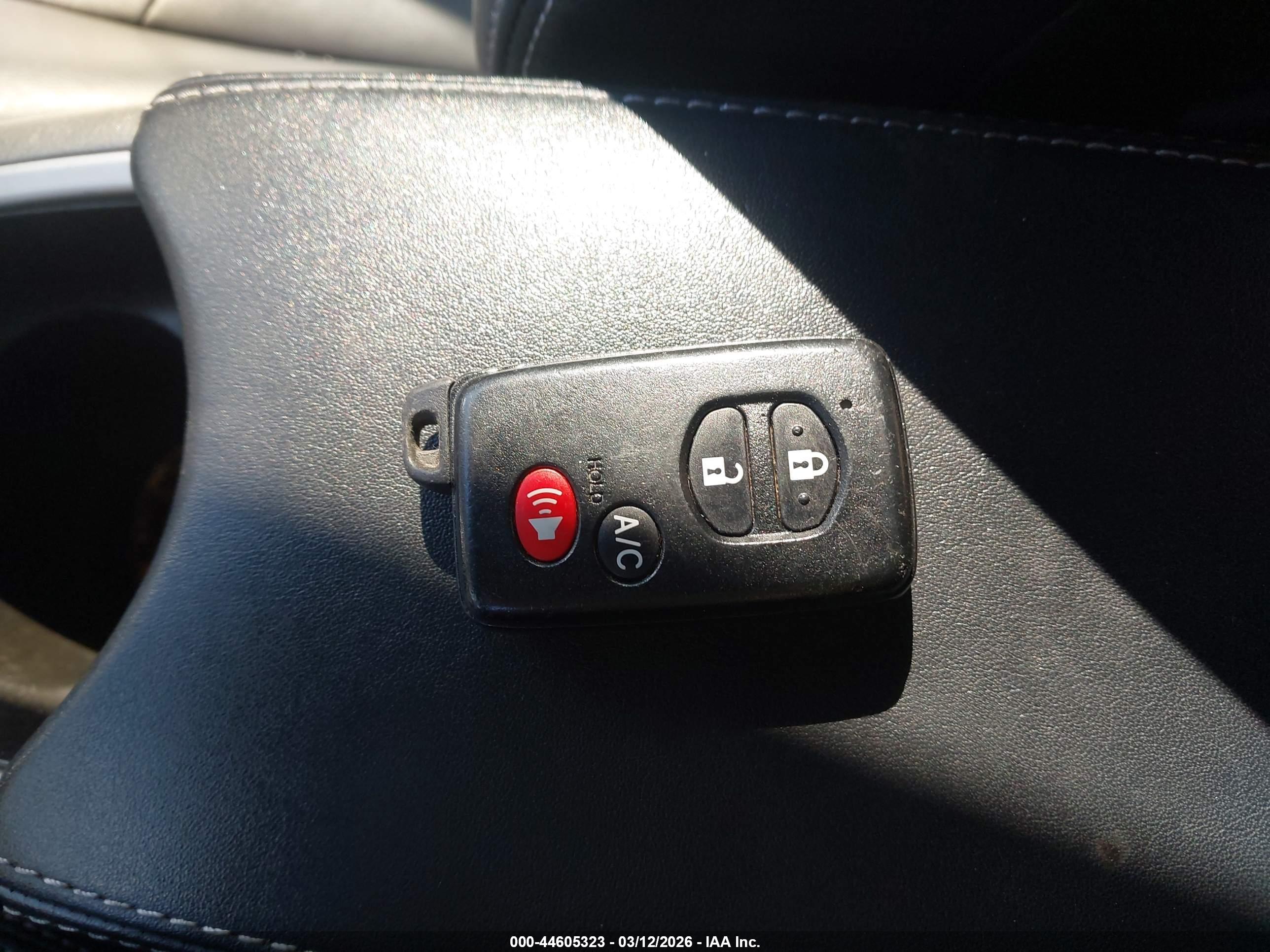 TOYOTA PRIUS image 11
