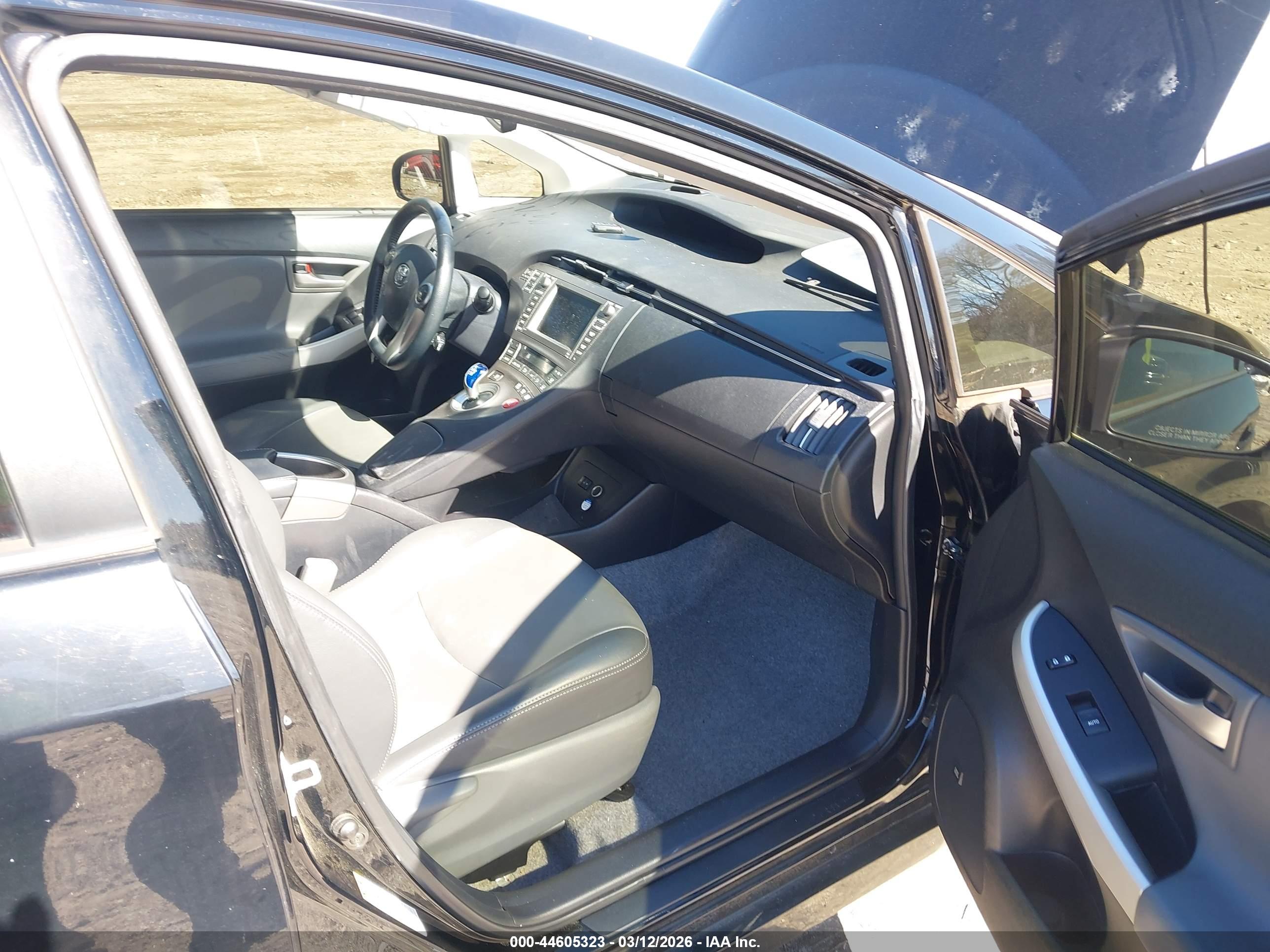TOYOTA PRIUS image 5
