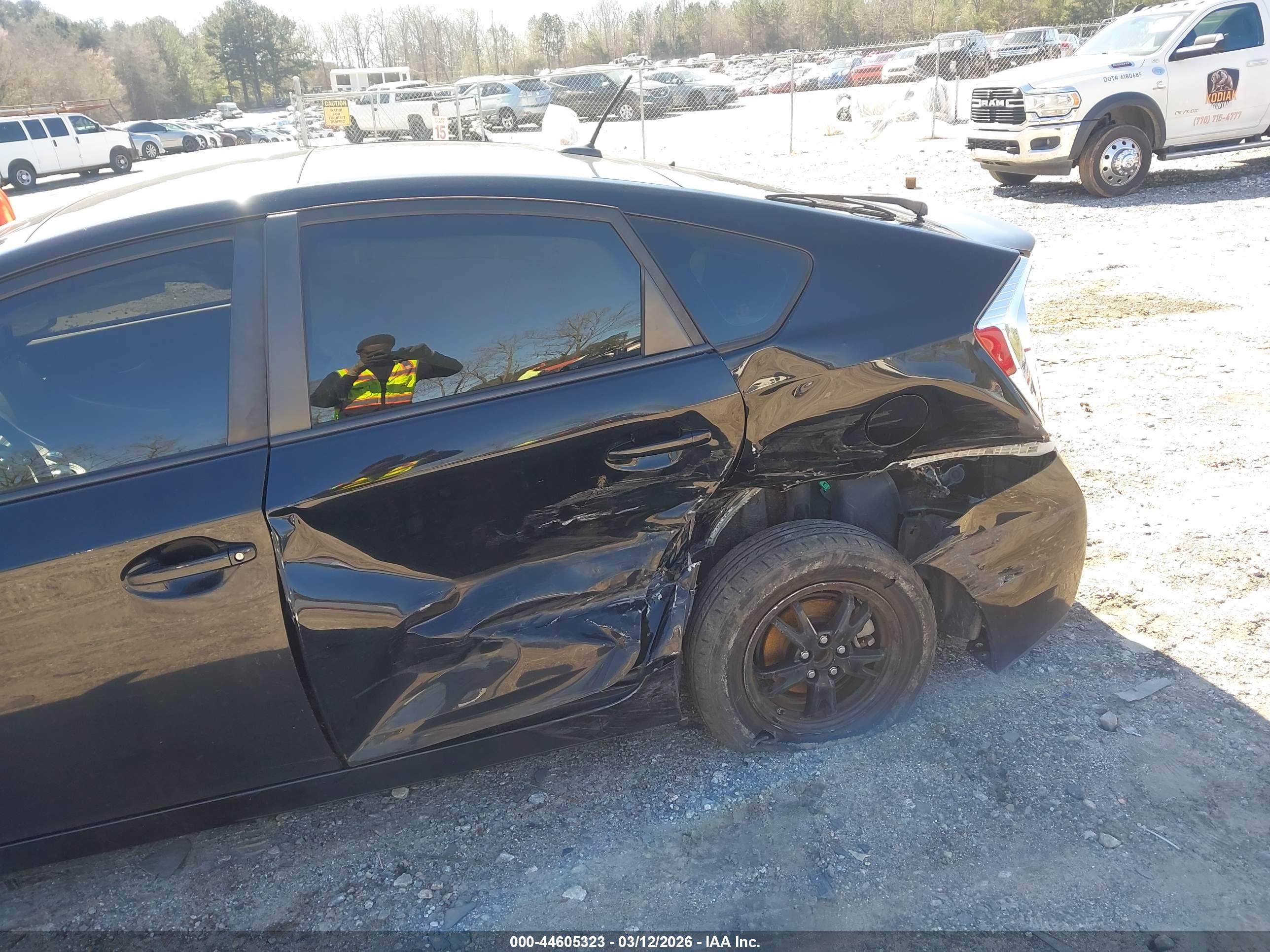 TOYOTA PRIUS image 6