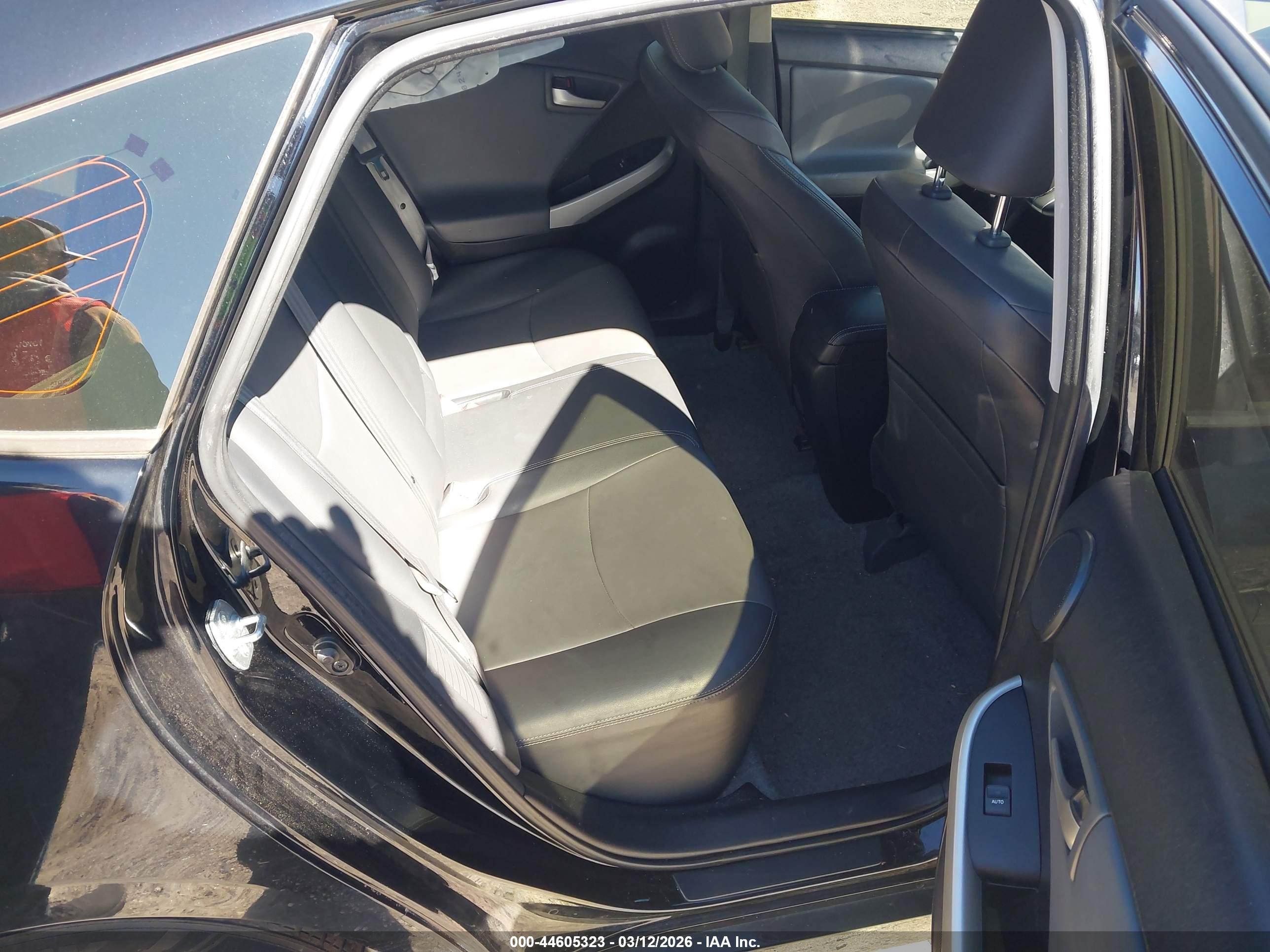 TOYOTA PRIUS image 8