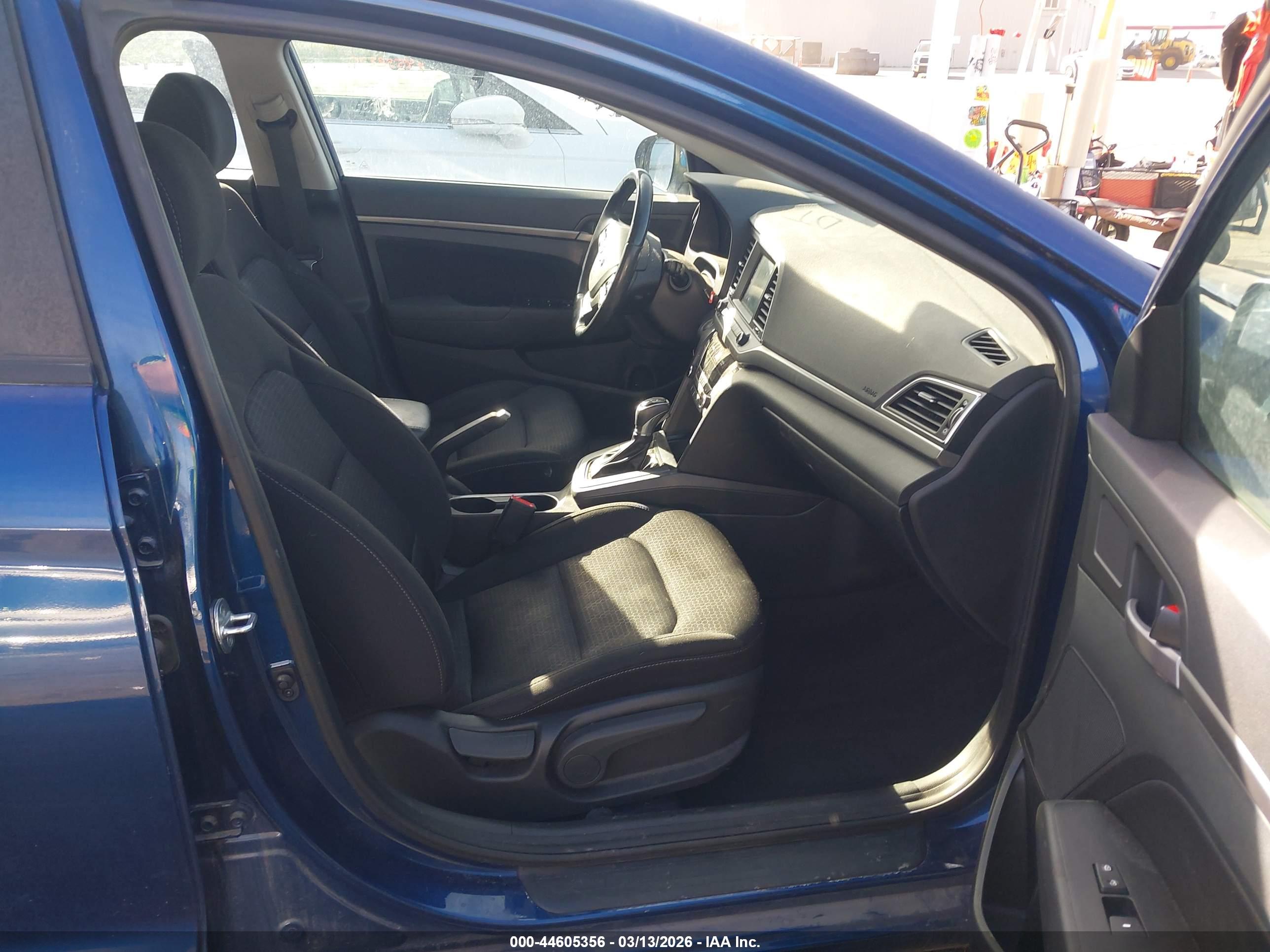 HYUNDAI ELANTRA image 5