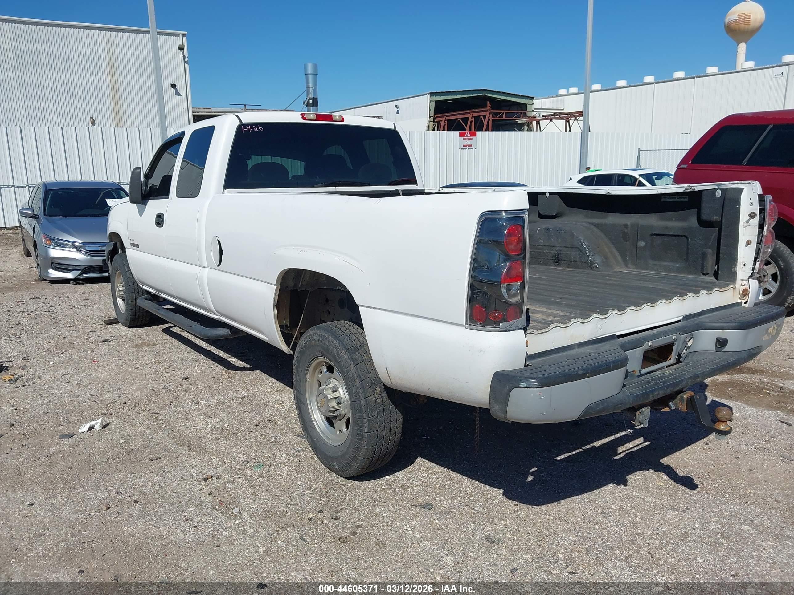 CHEVROLET SILVERADO image 3