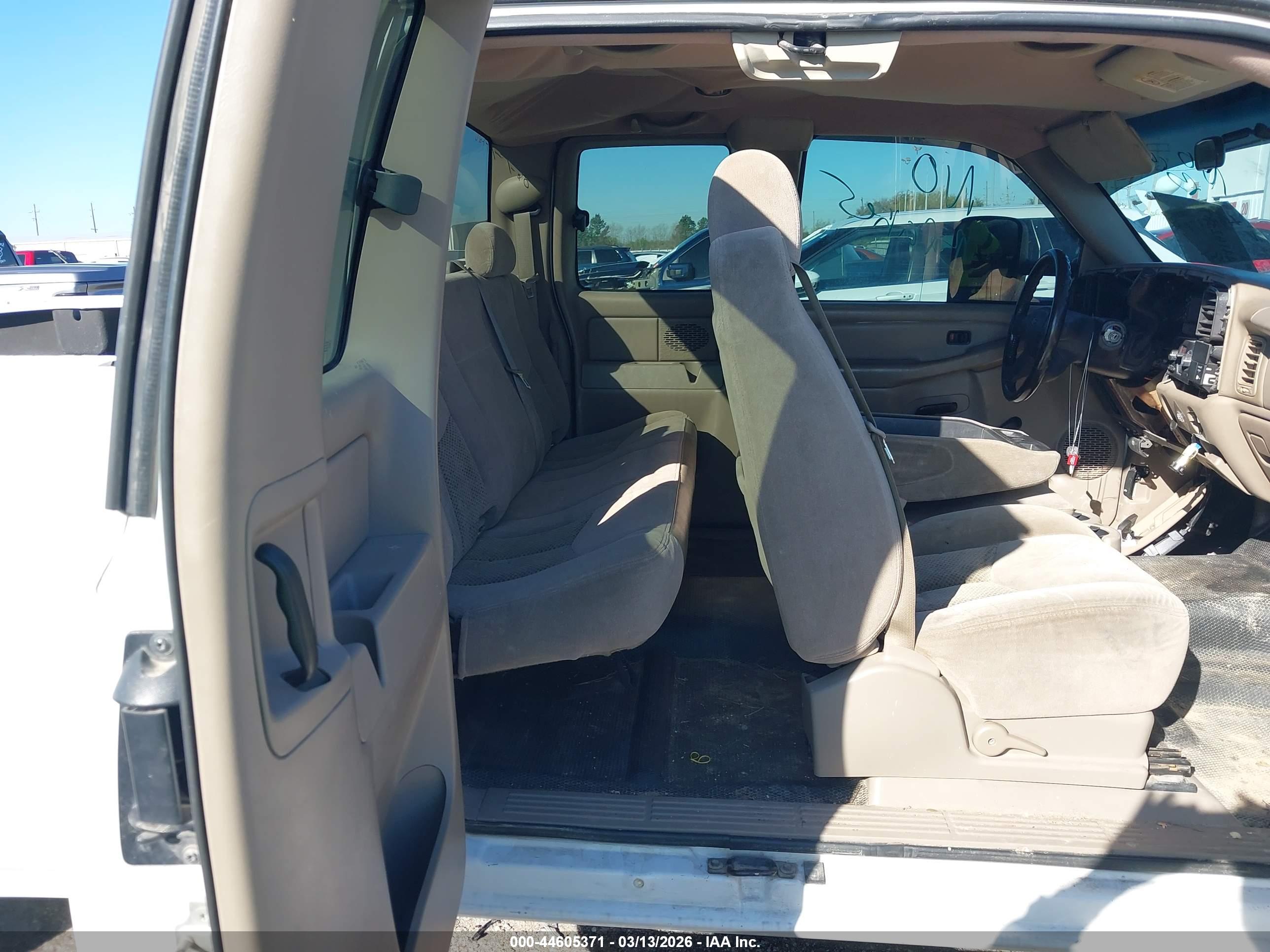 CHEVROLET SILVERADO image 8