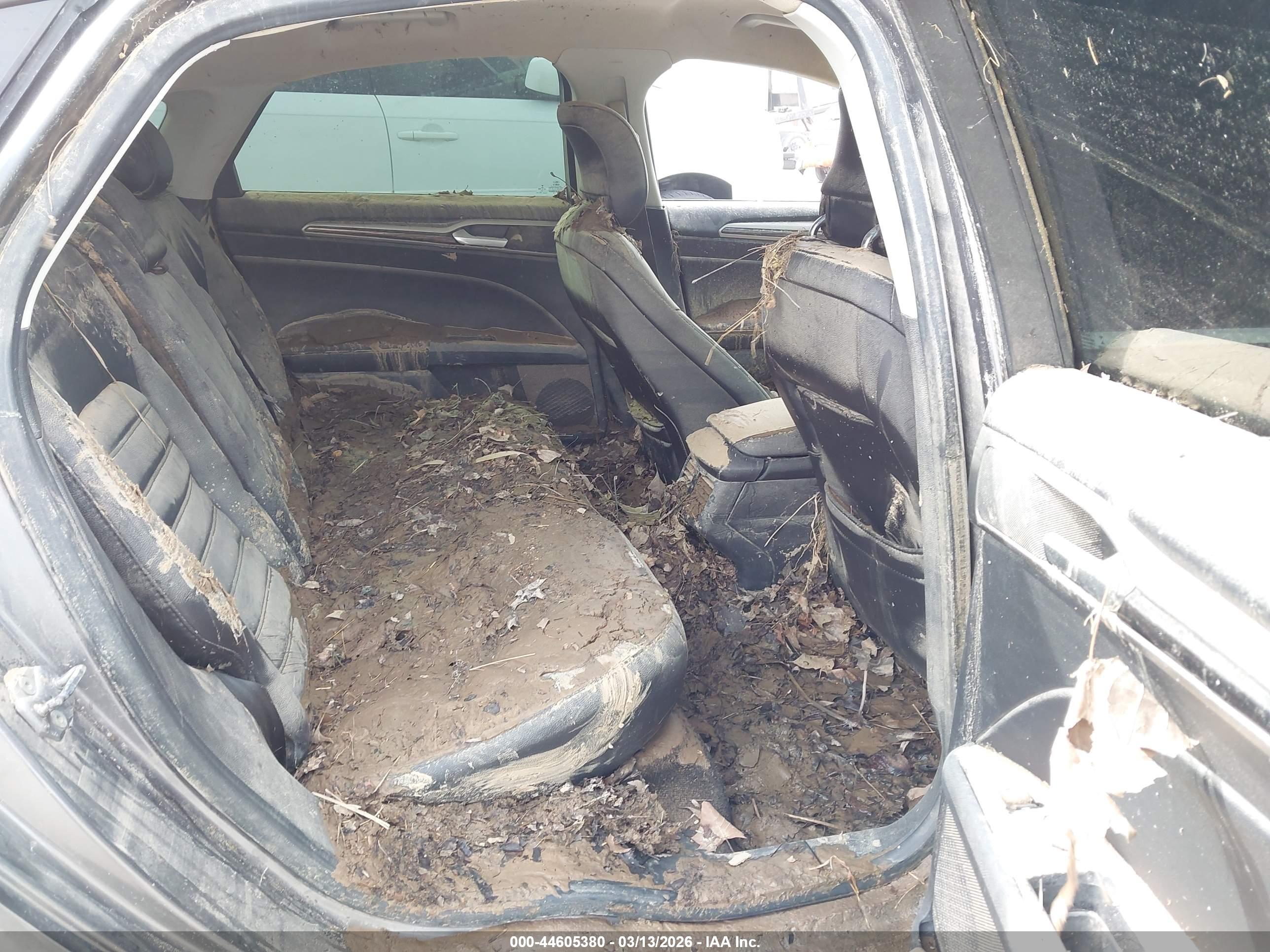 FORD FUSION image 8