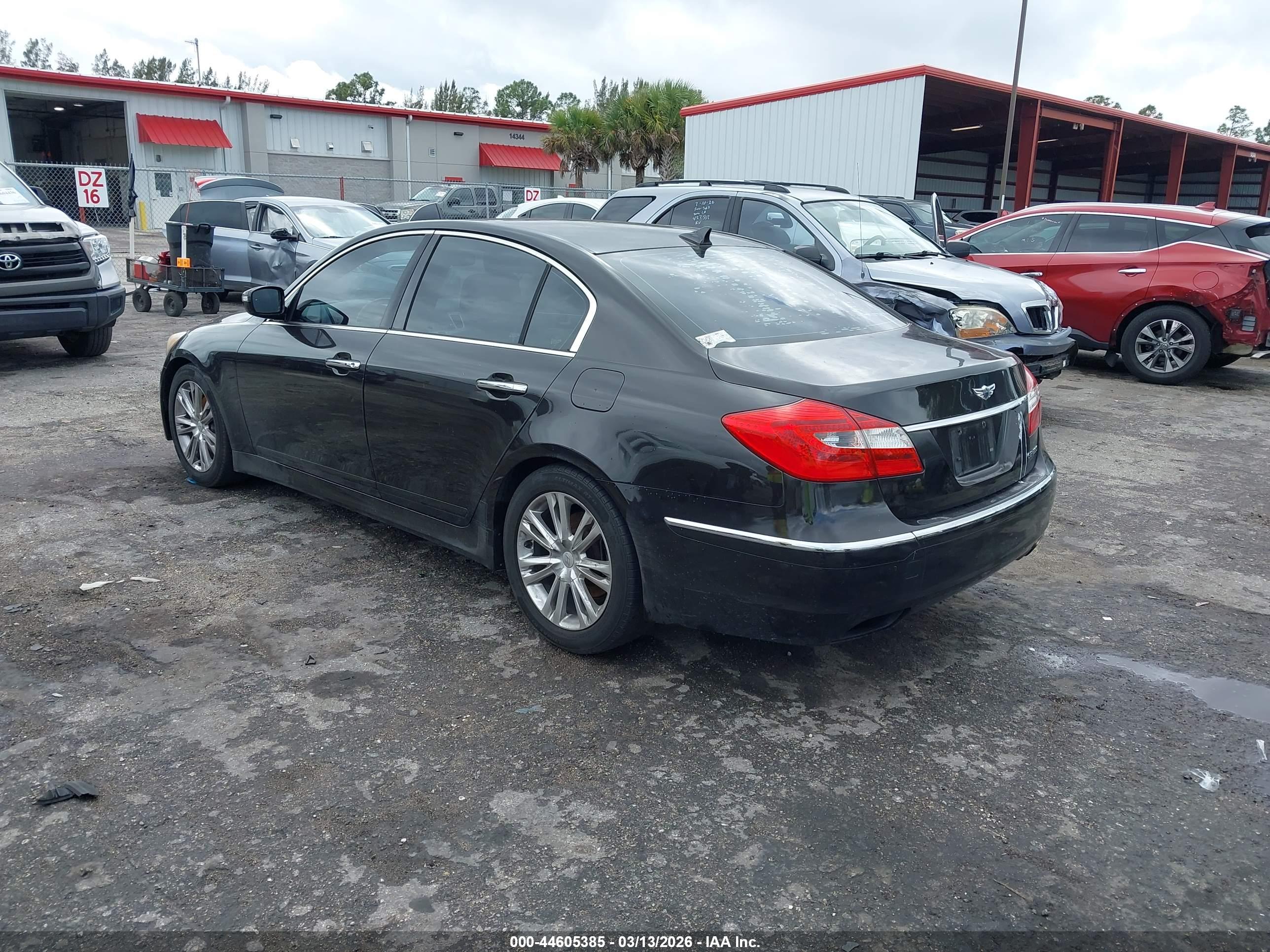 HYUNDAI GENESIS image 3