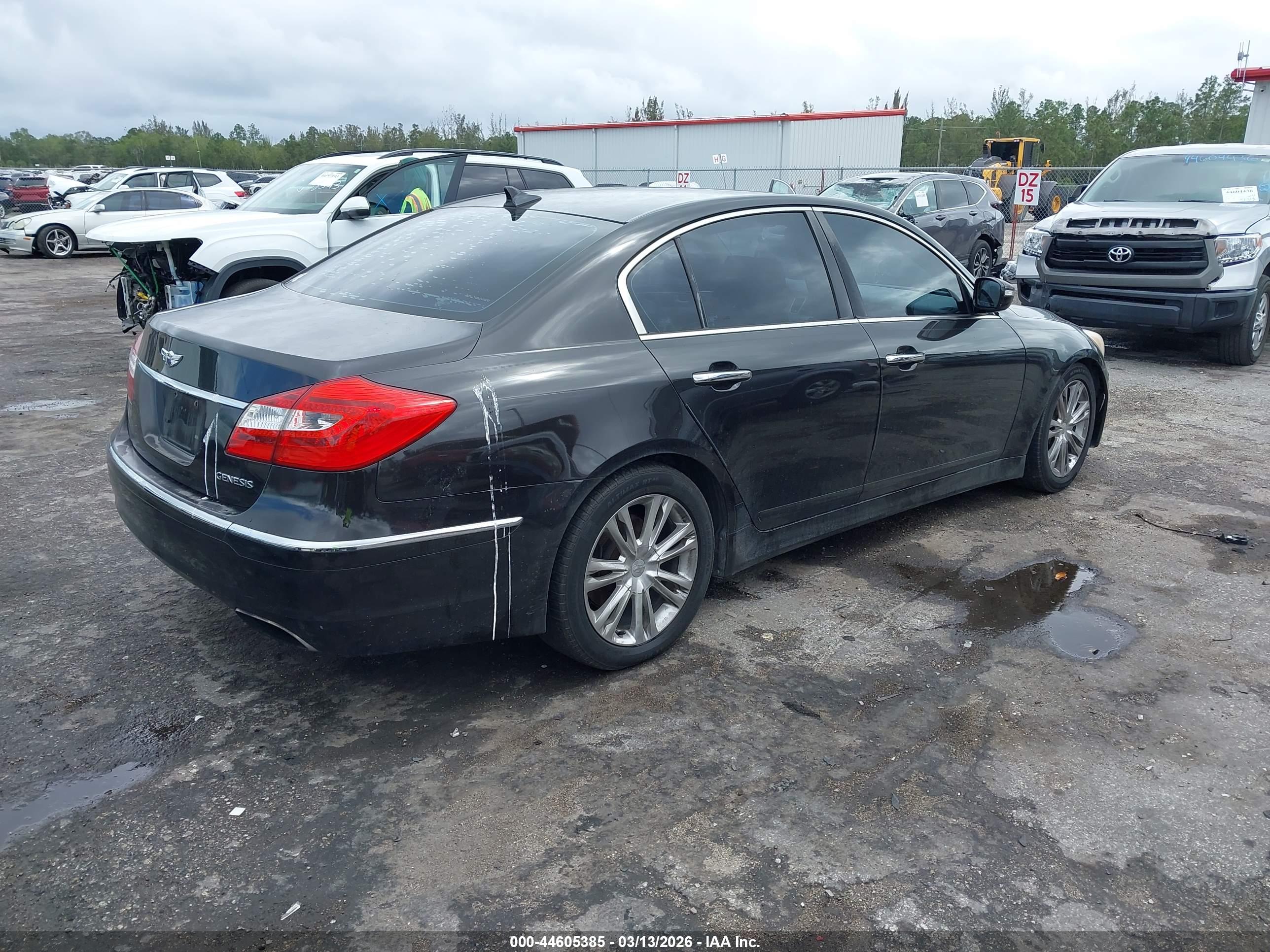 HYUNDAI GENESIS image 4