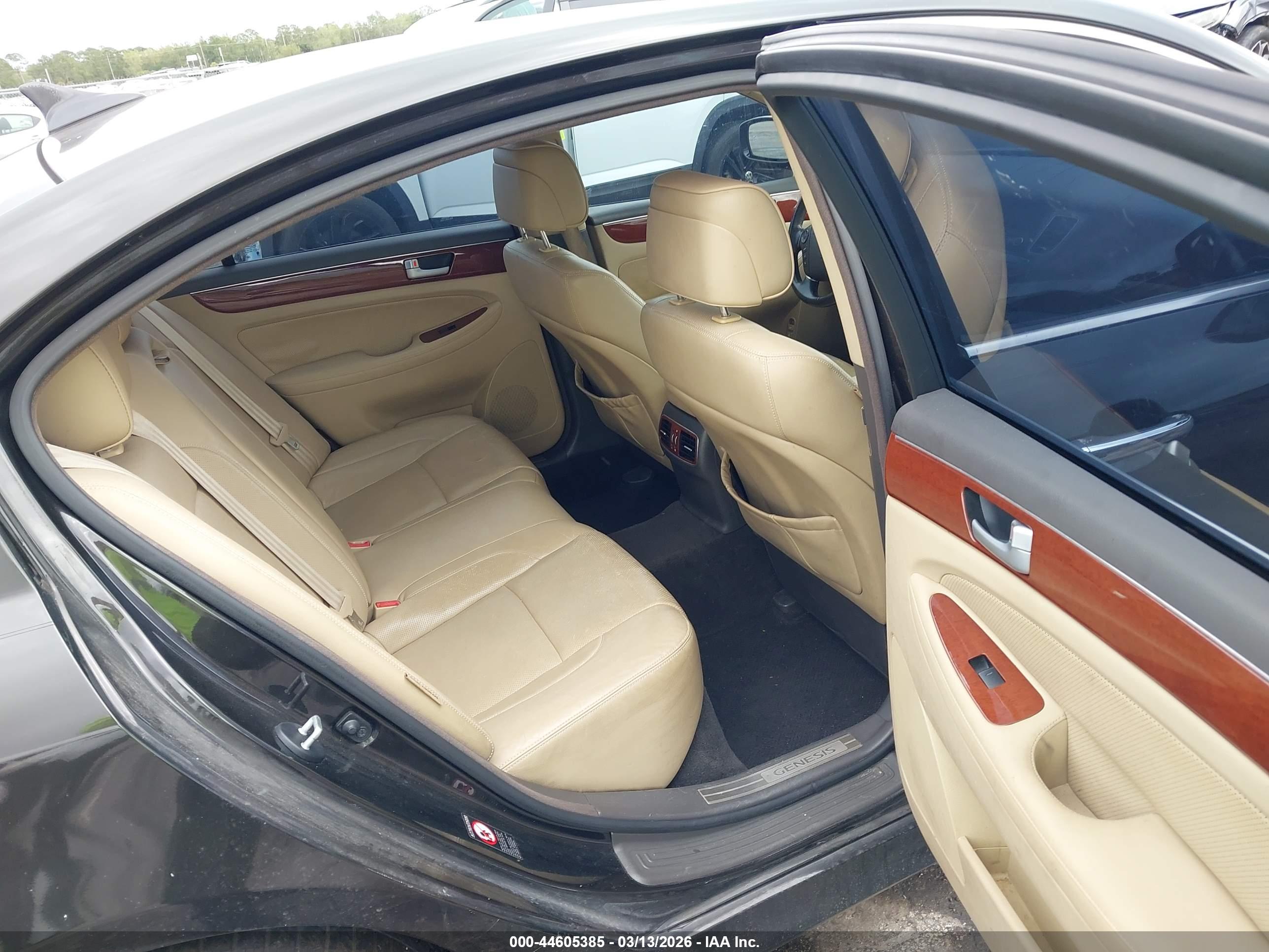 HYUNDAI GENESIS image 8