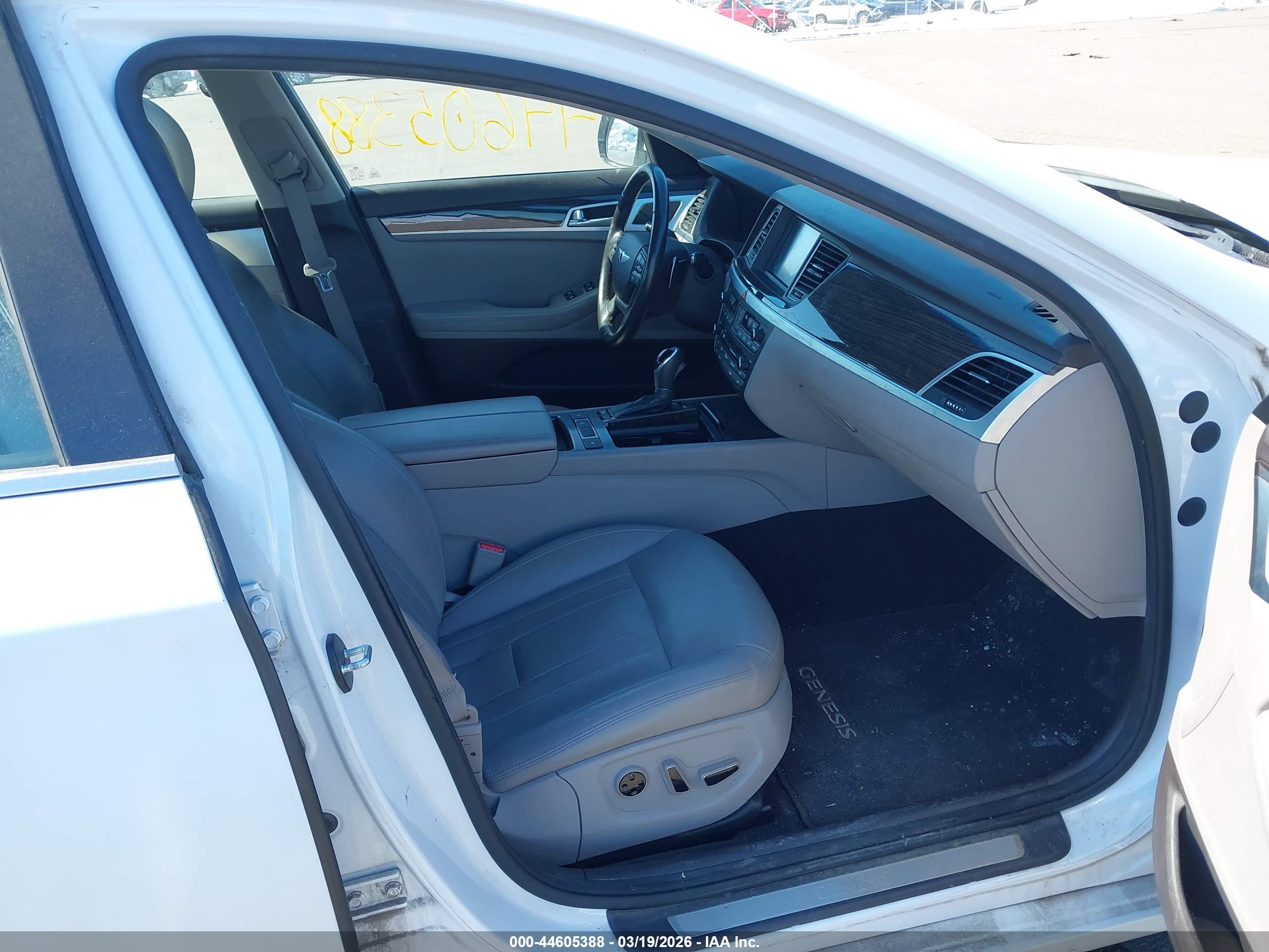HYUNDAI GENESIS image 5