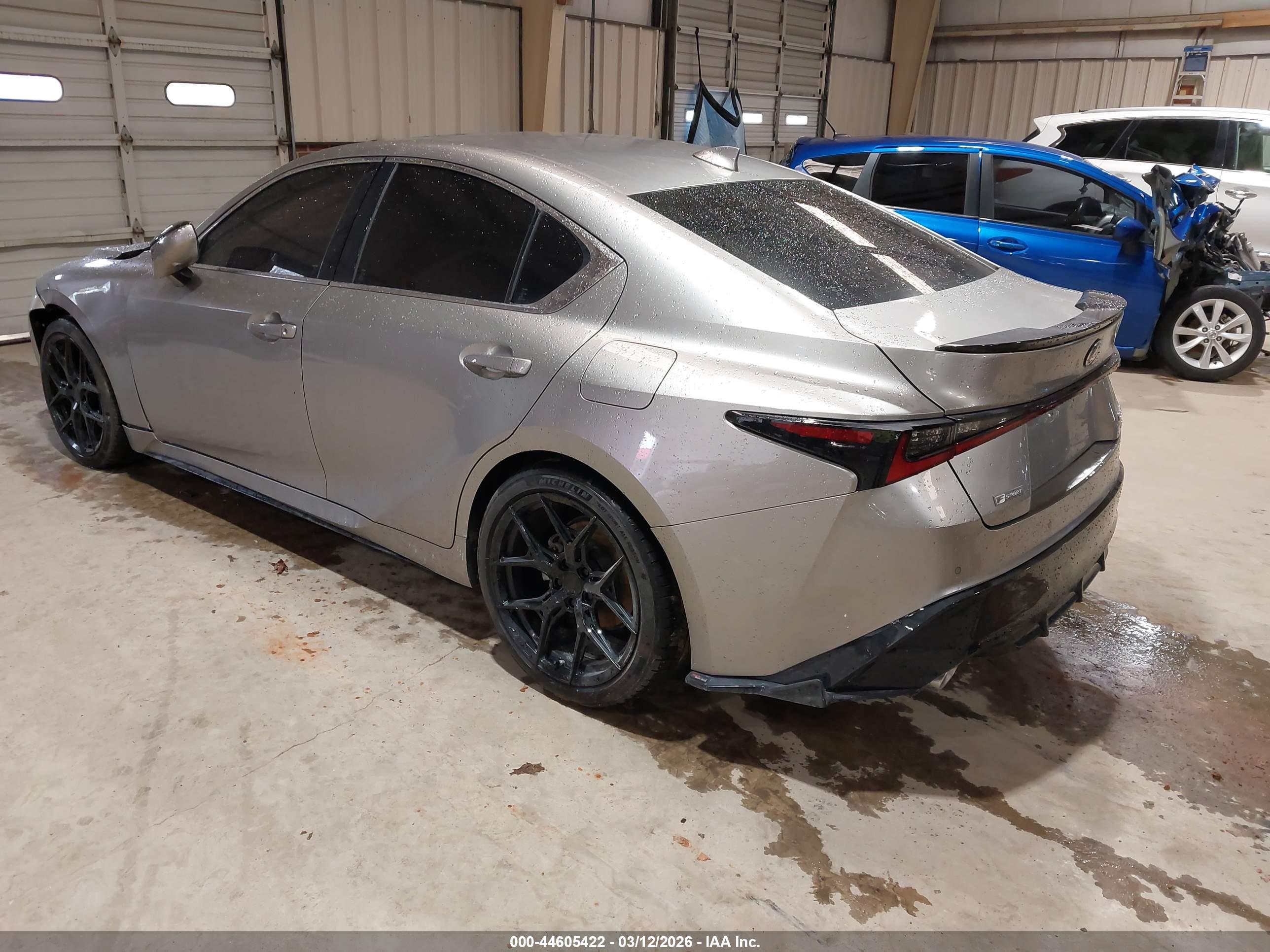 LEXUS IS image 3