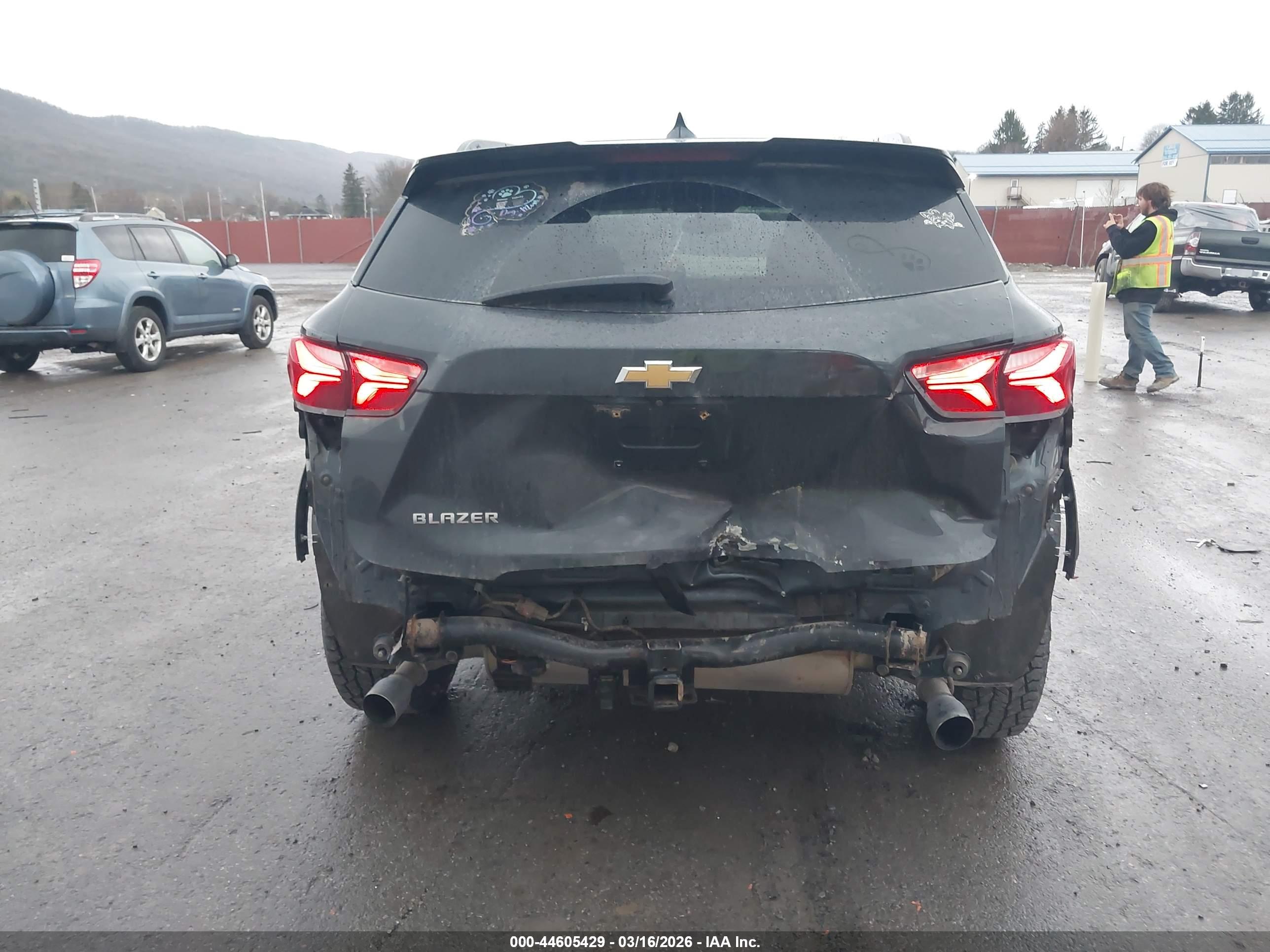 CHEVROLET BLAZER image 6