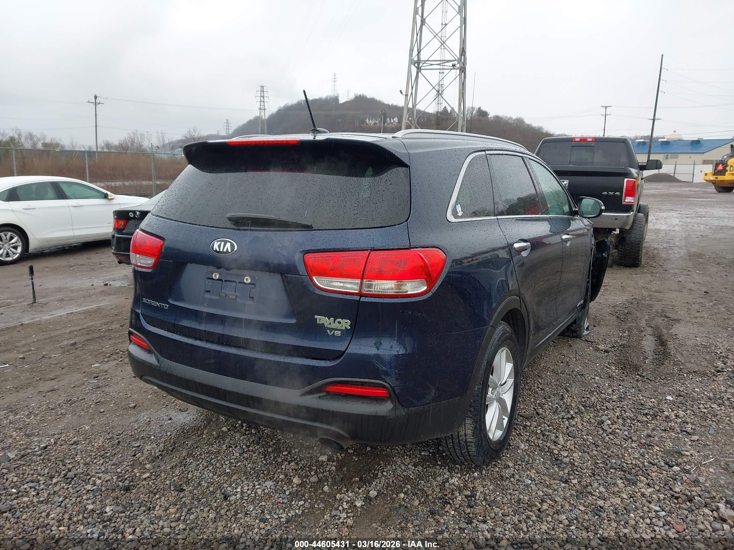 KIA SORENTO image 4