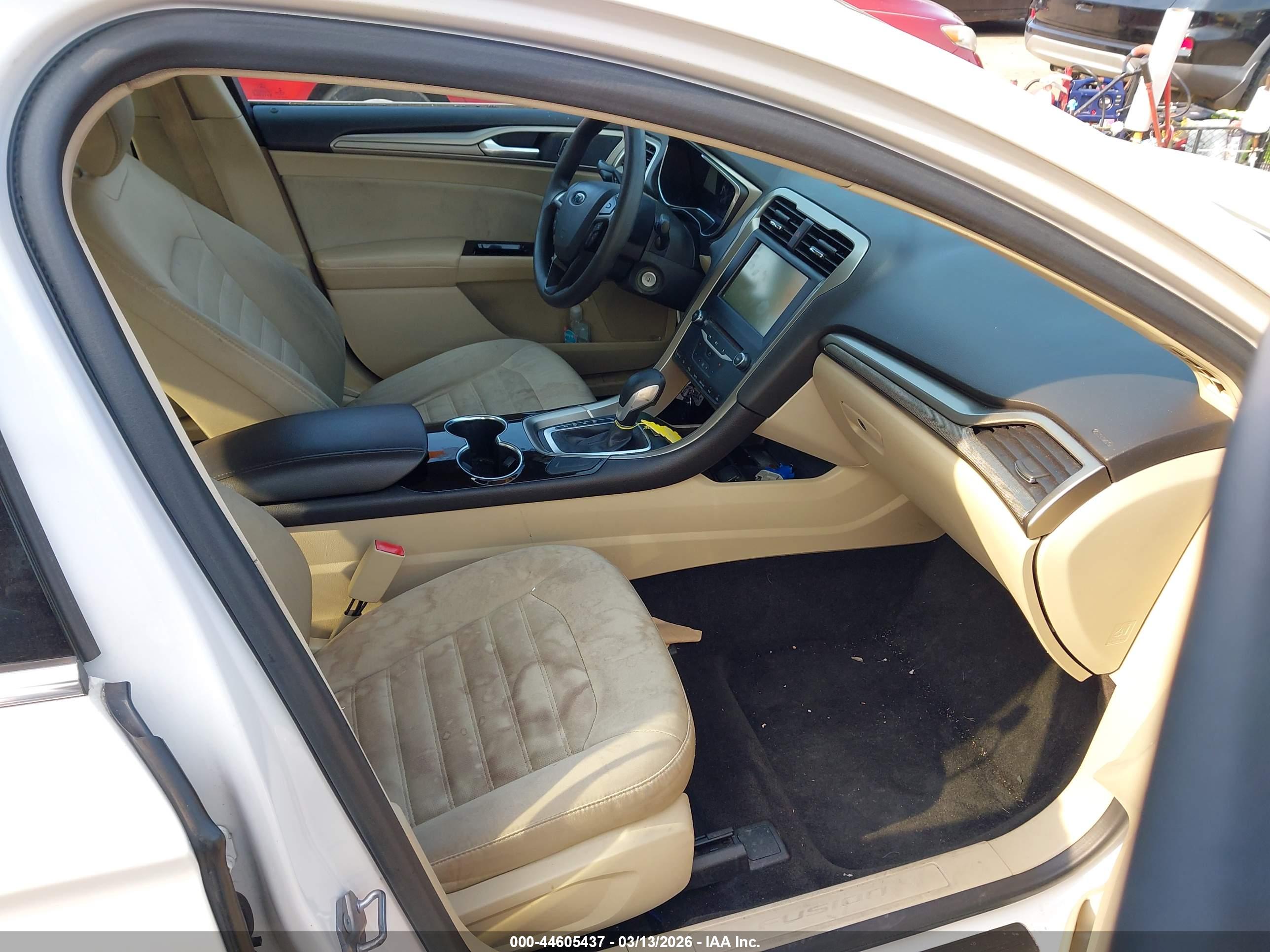 FORD FUSION image 5