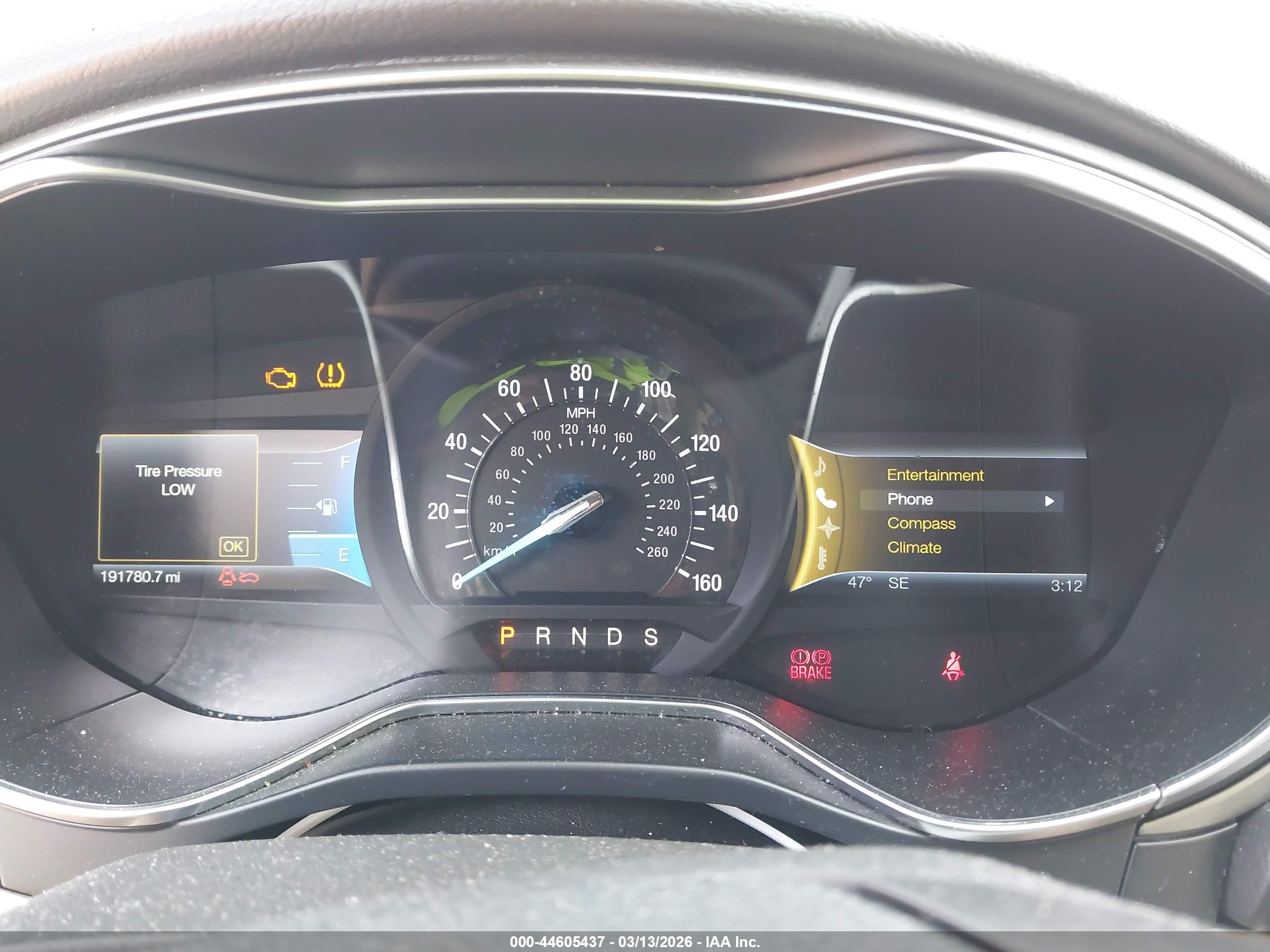 FORD FUSION image 7