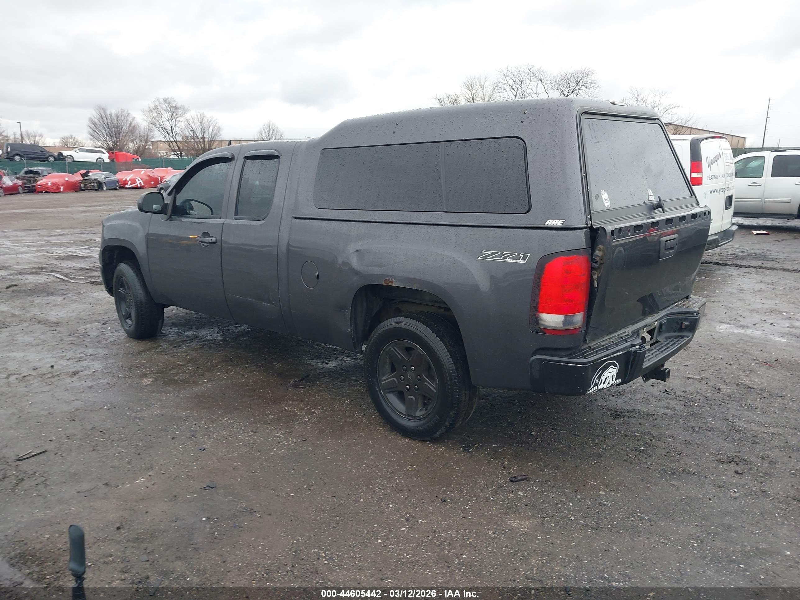 GMC SIERRA image 3