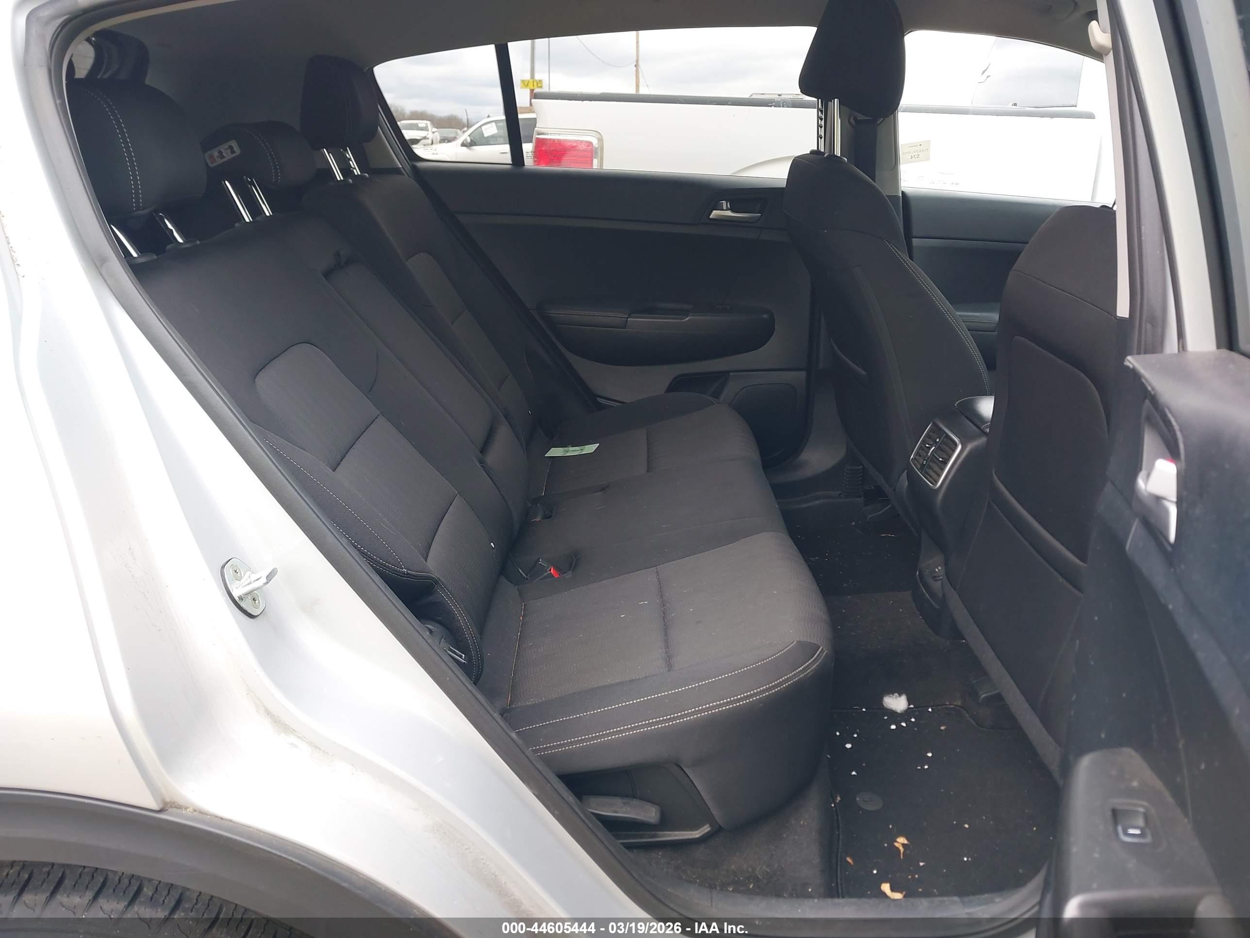 KIA SPORTAGE image 8
