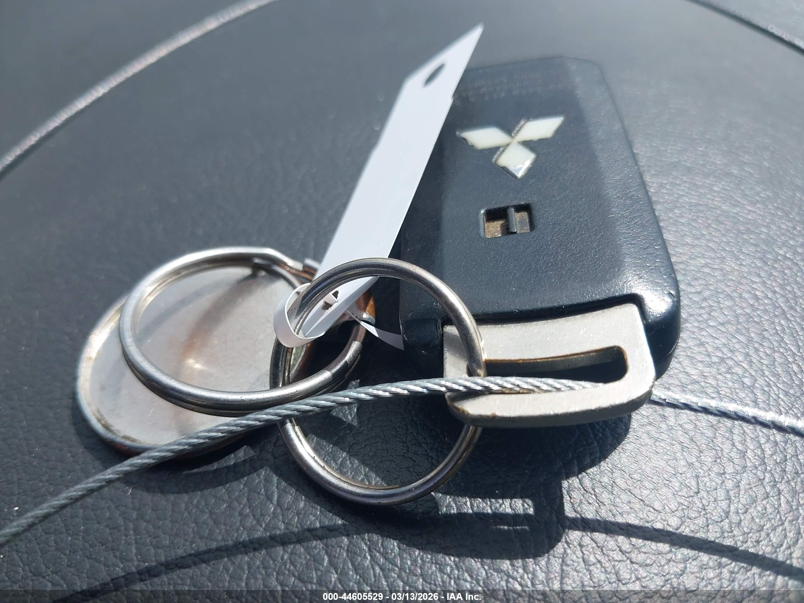 MITSUBISHI OUTLANDER image 11