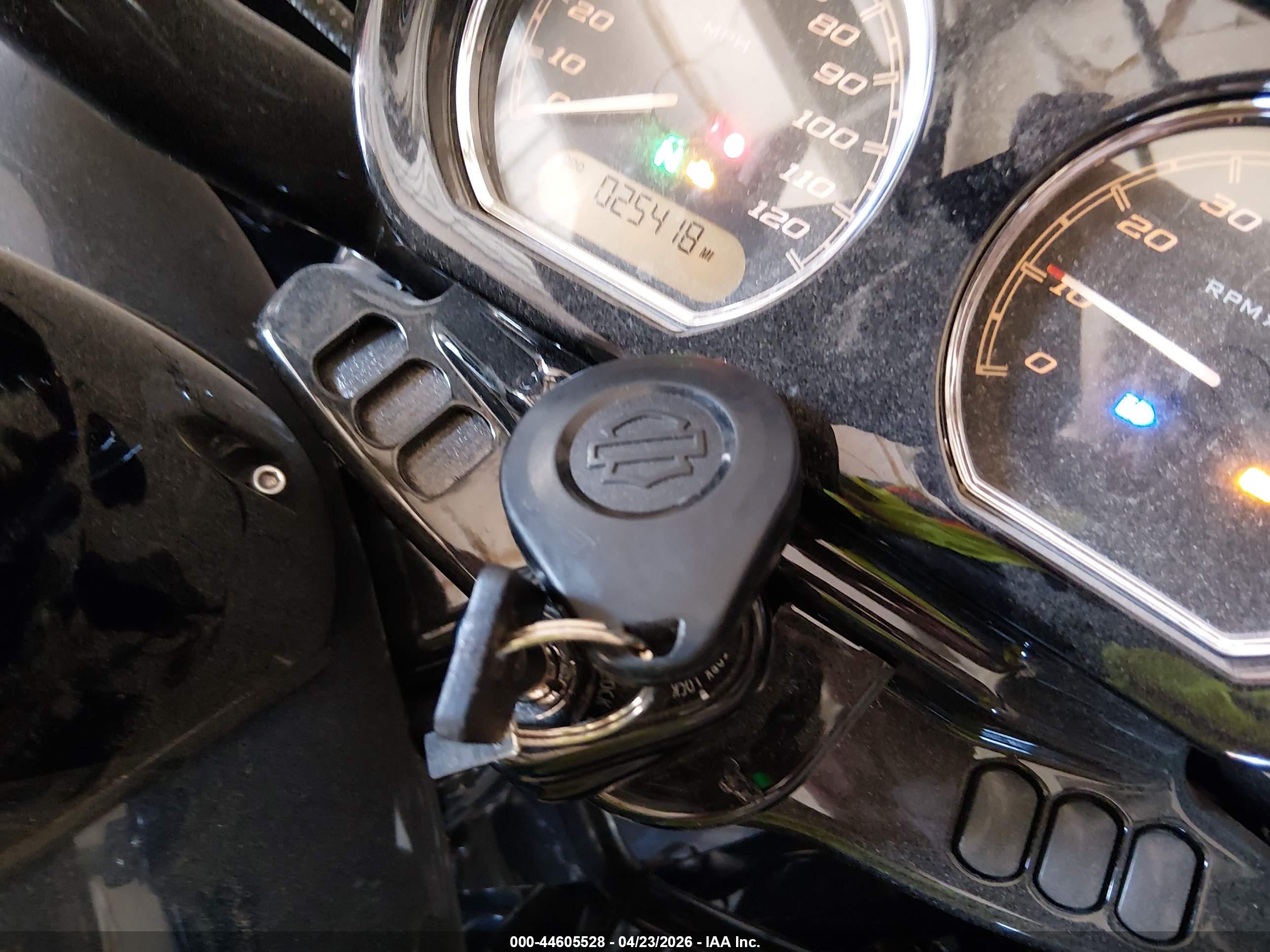 HARLEY-DAVIDSON FLTRXS image 11