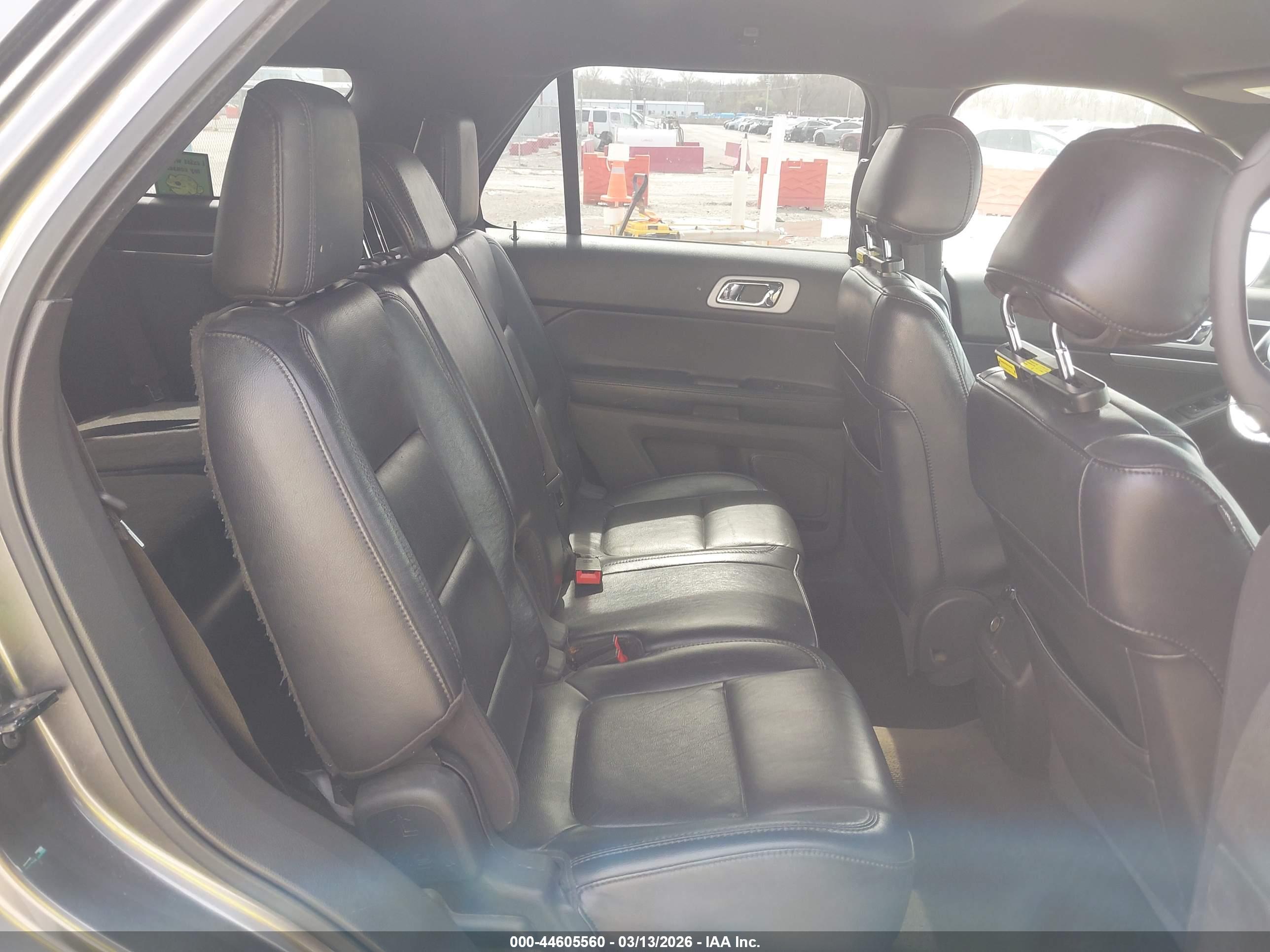 FORD EXPLORER image 8