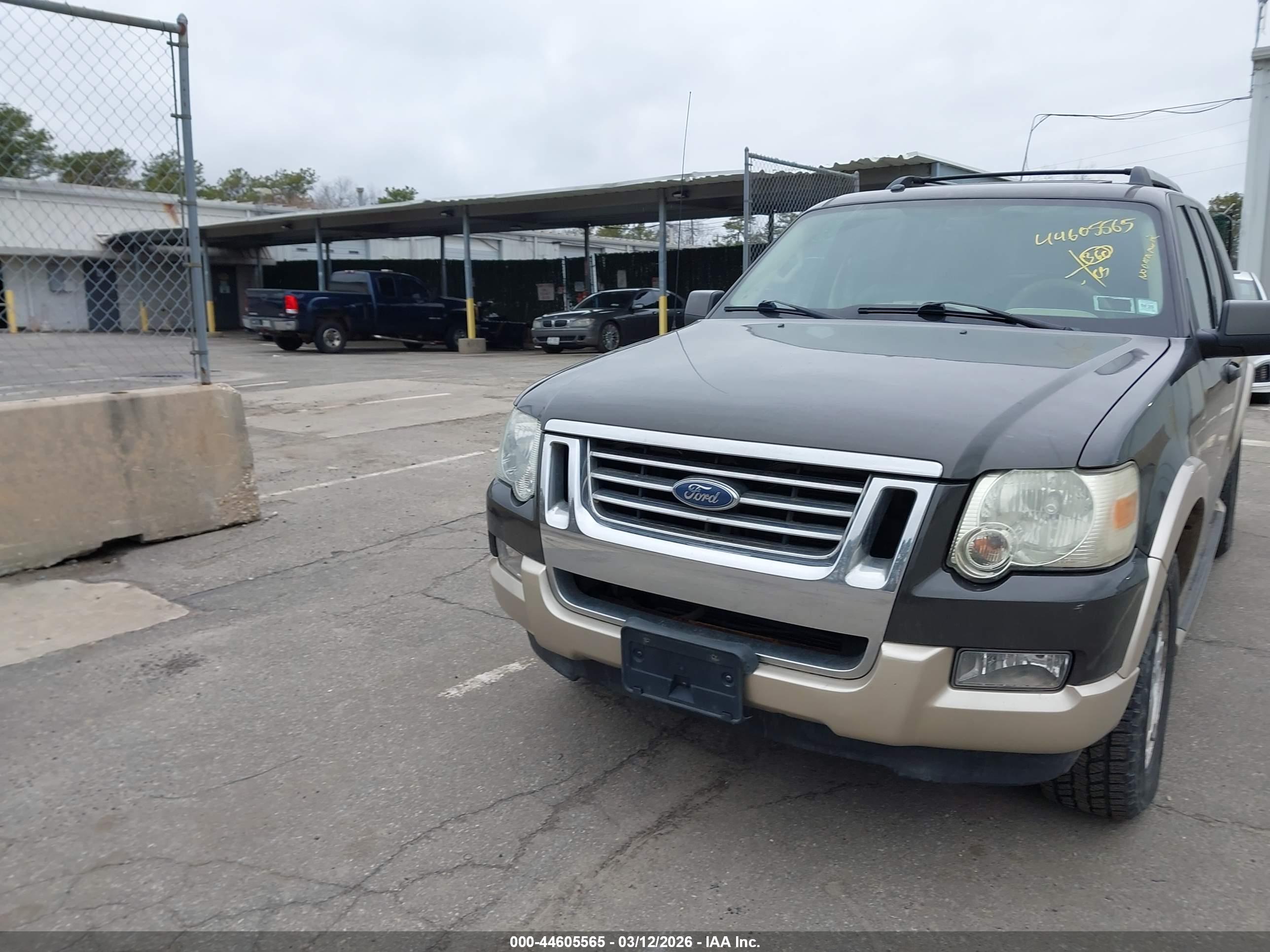 FORD EXPLORER image 6