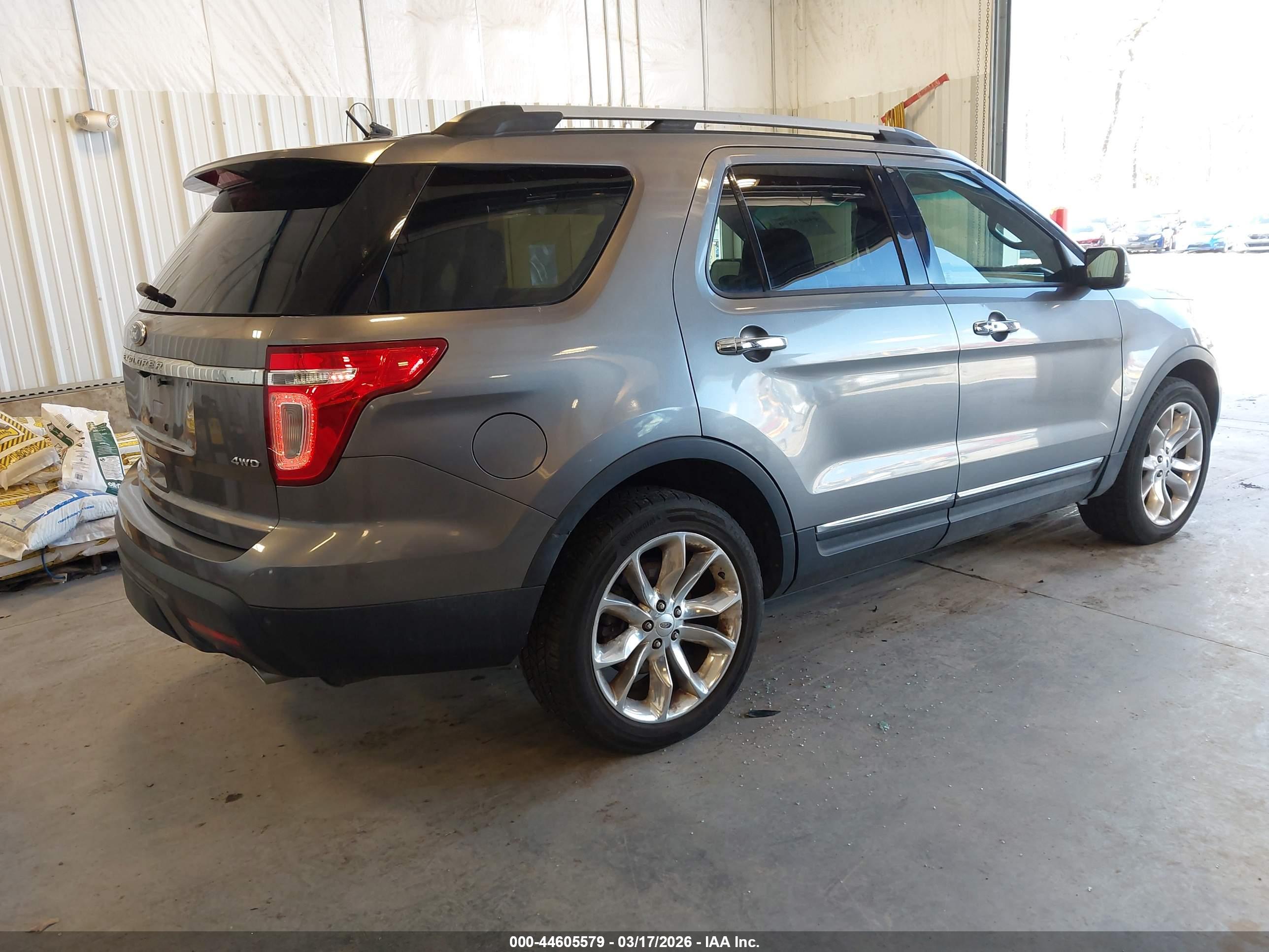 FORD EXPLORER image 4