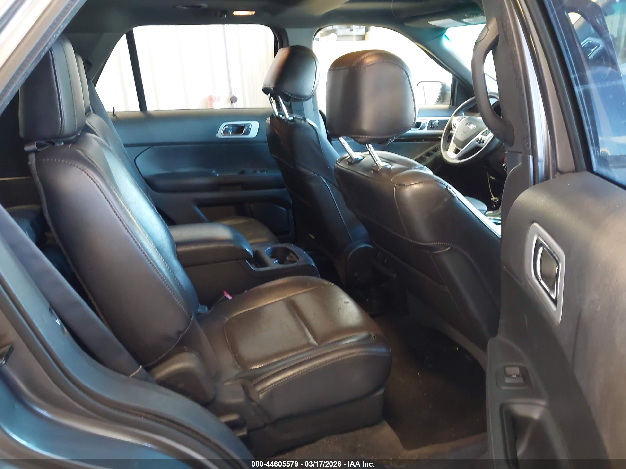 FORD EXPLORER image 8
