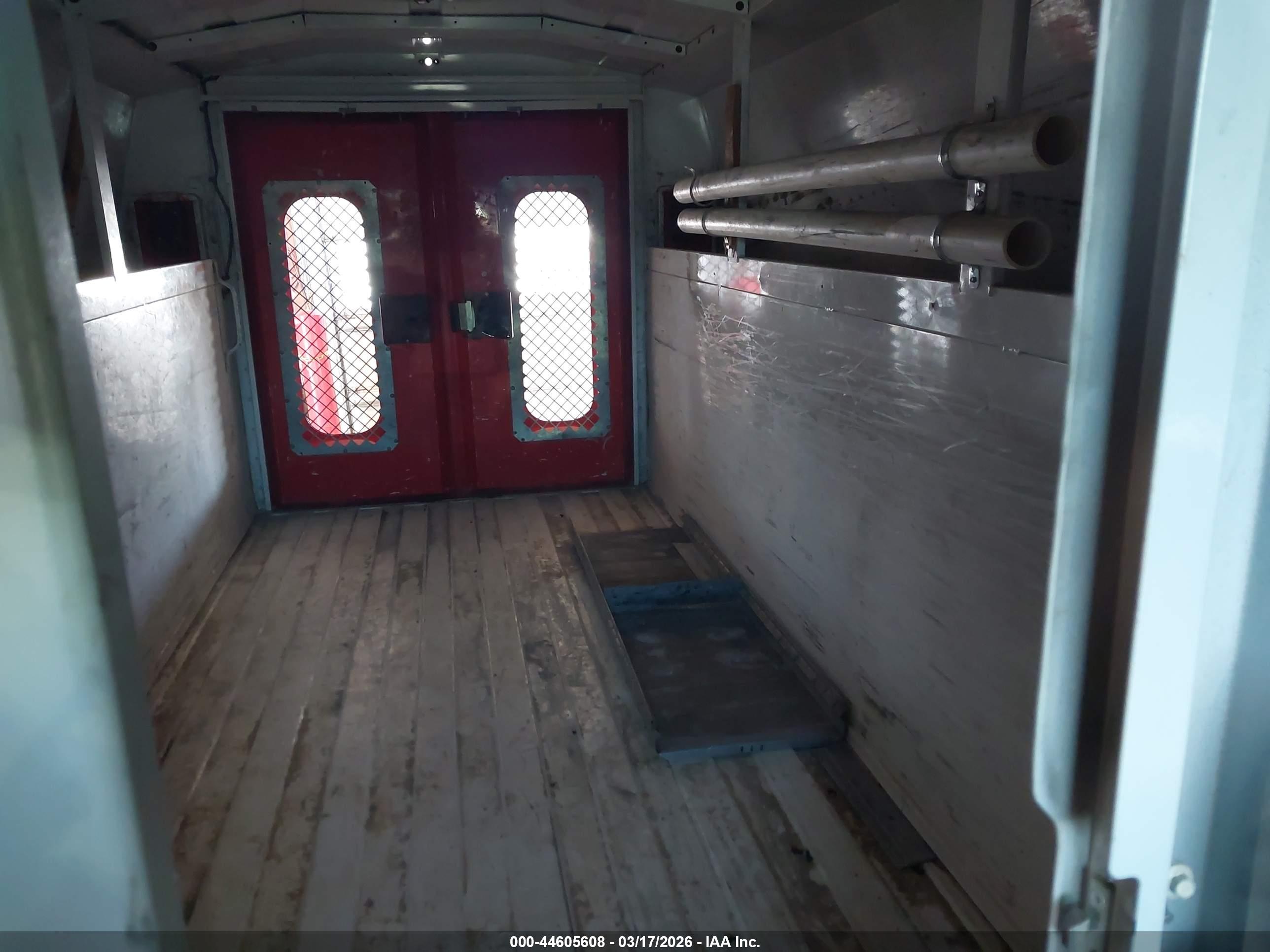FORD E-350 image 8