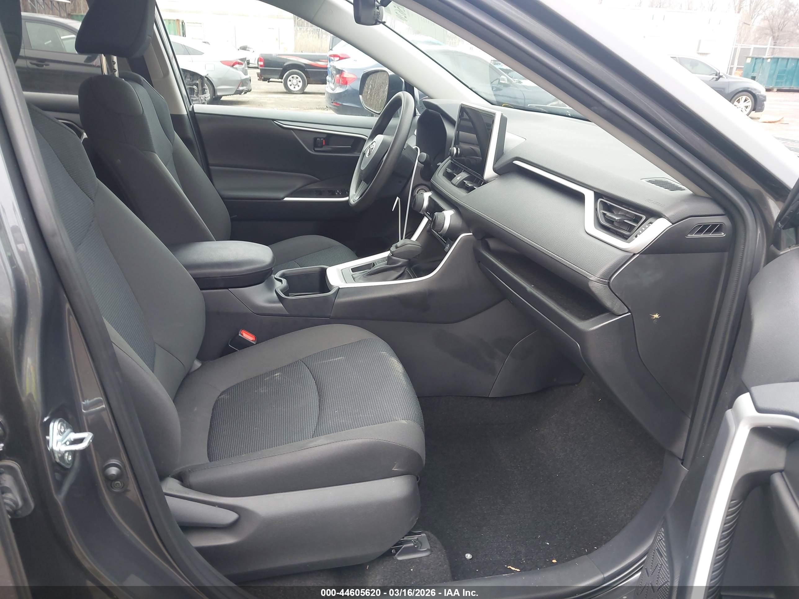 TOYOTA RAV4 image 5