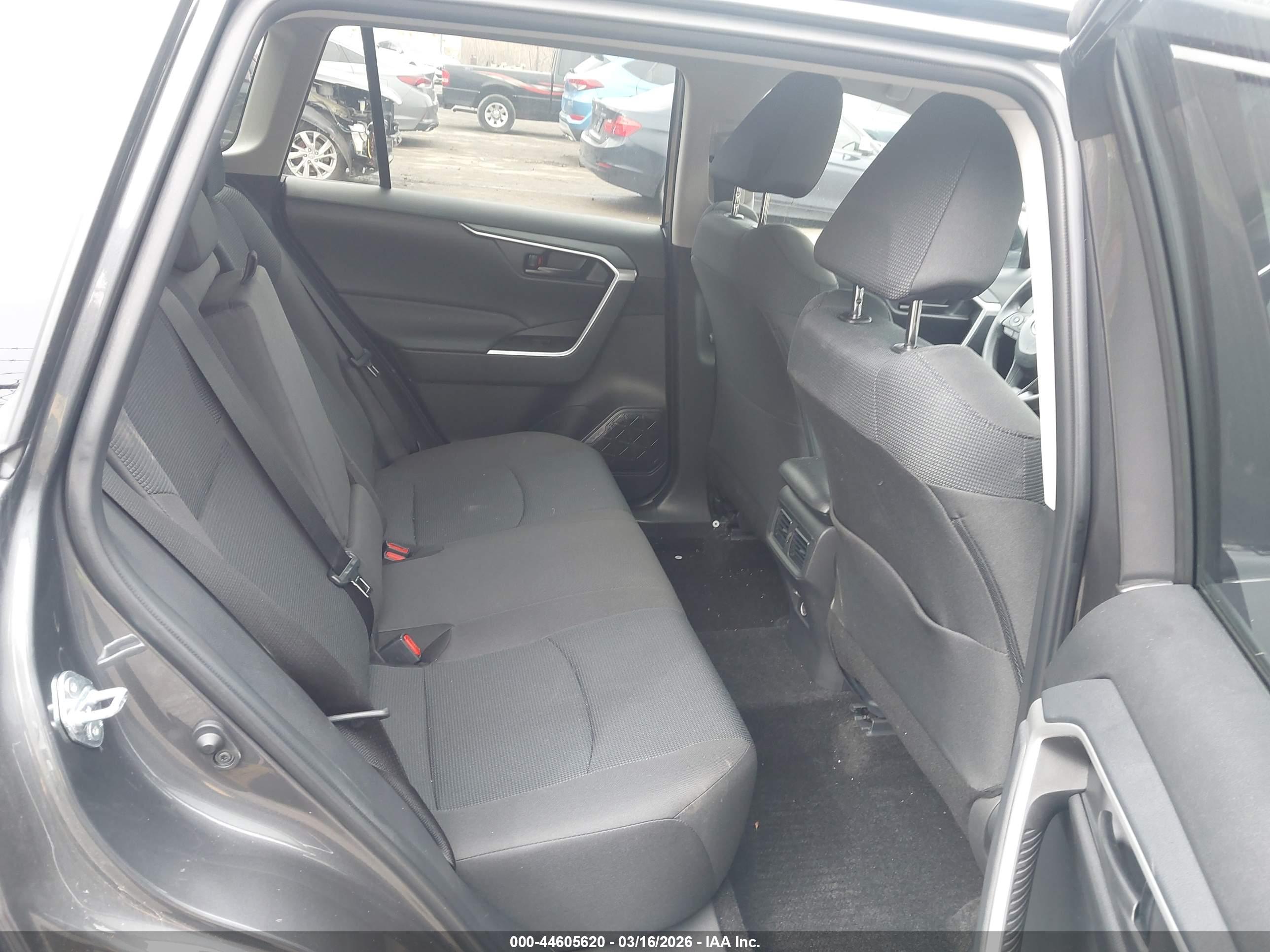 TOYOTA RAV4 image 8