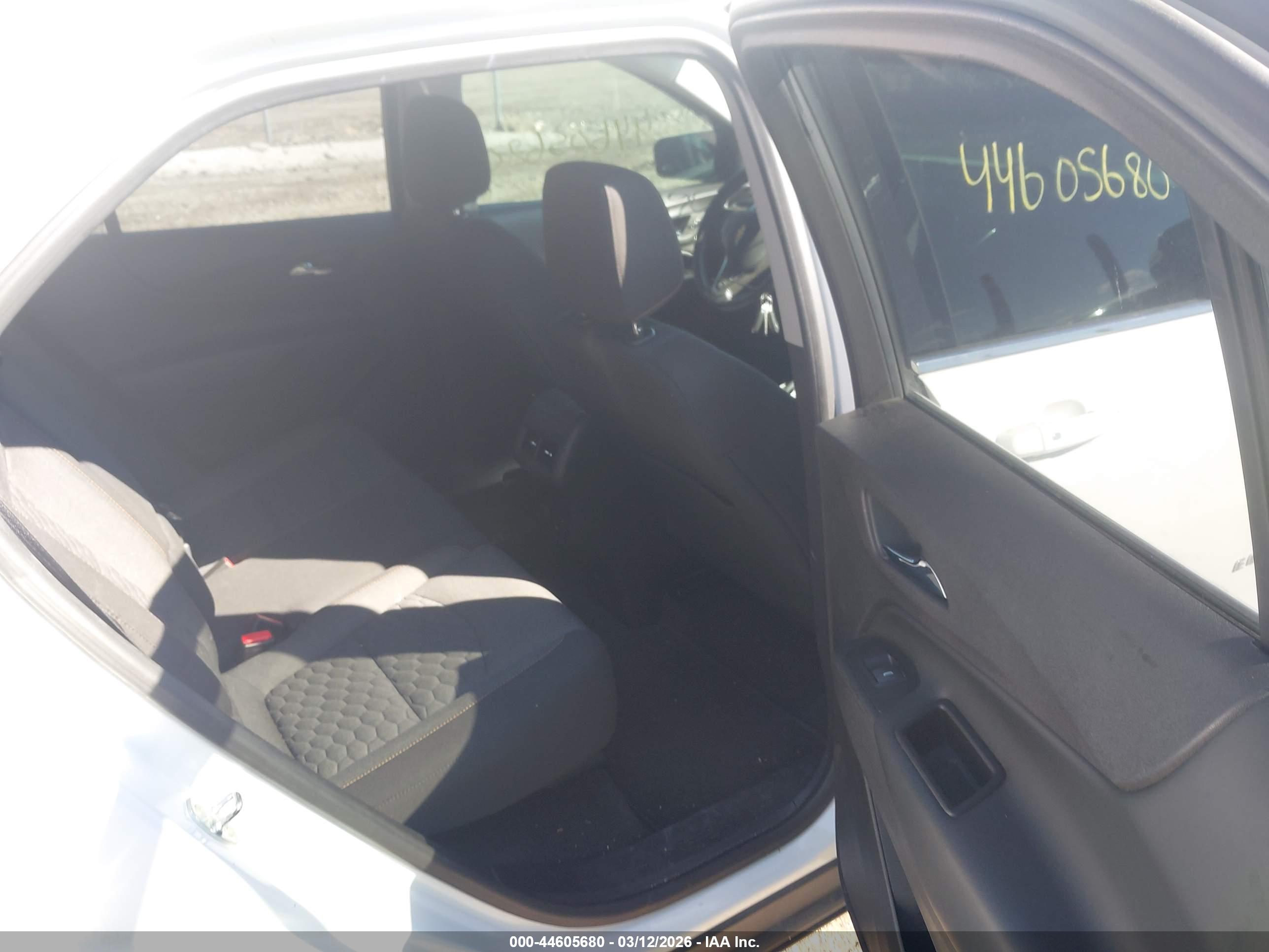 CHEVROLET EQUINOX image 8