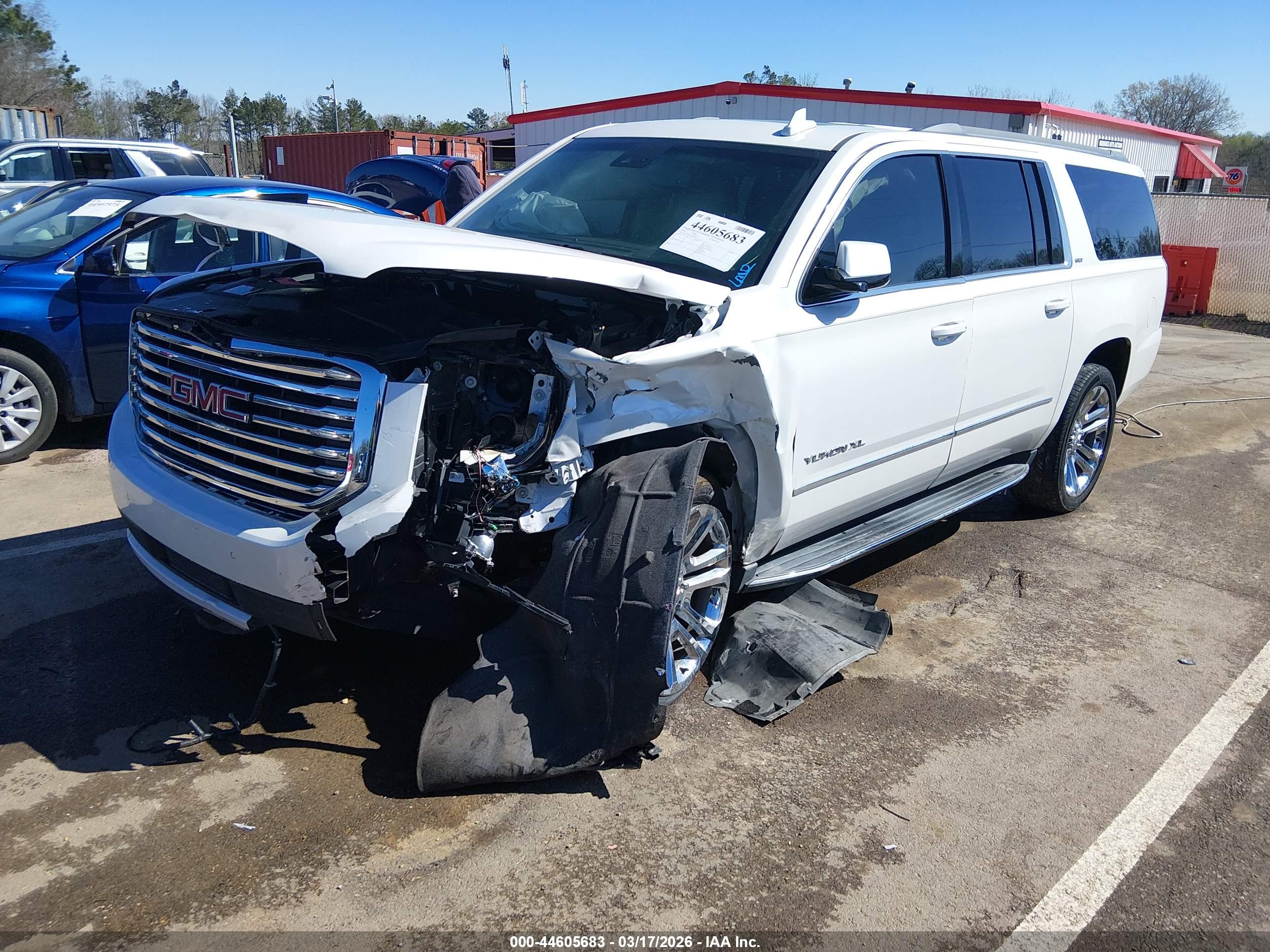 GMC YUKON image 2