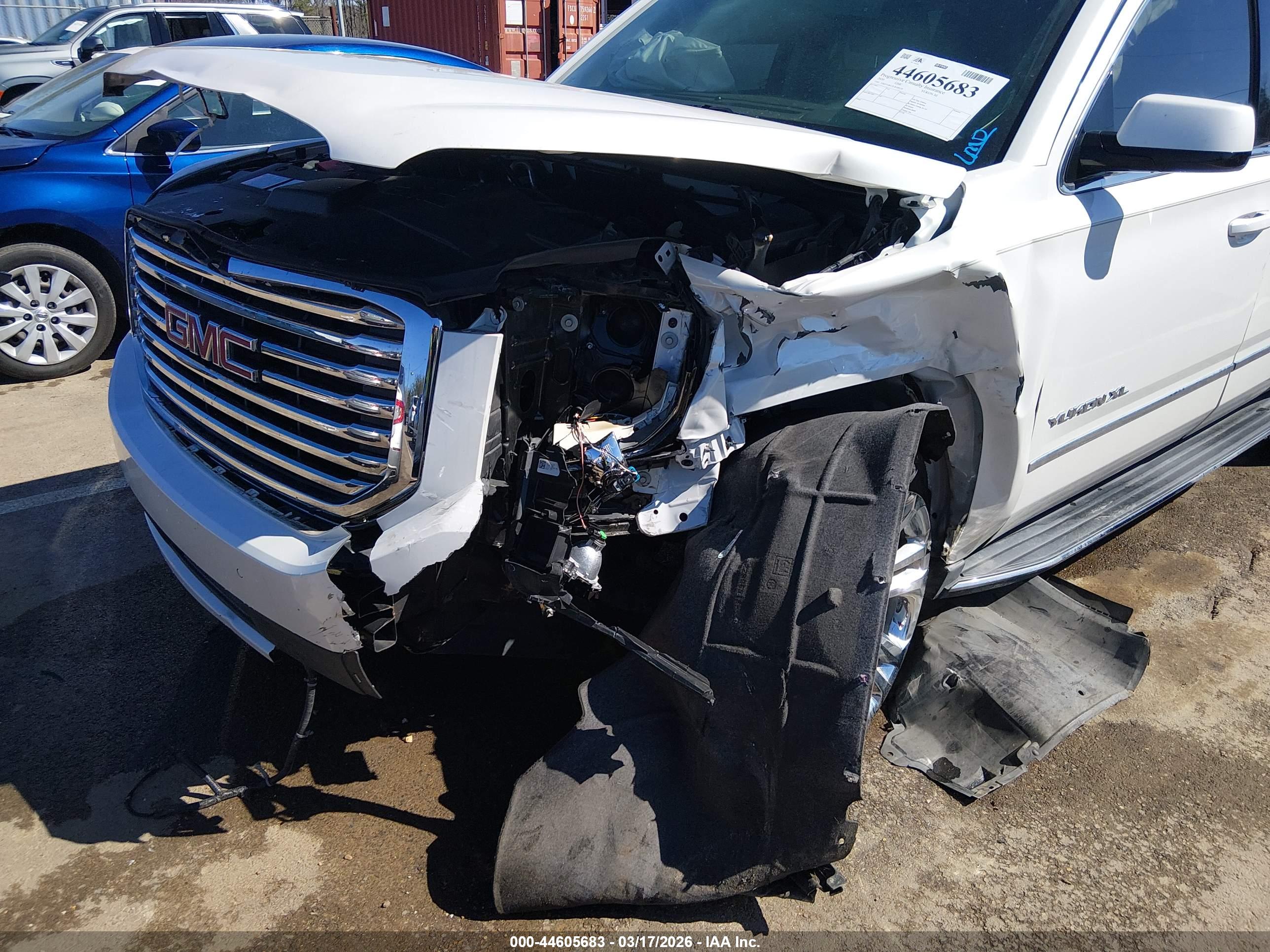 GMC YUKON image 6