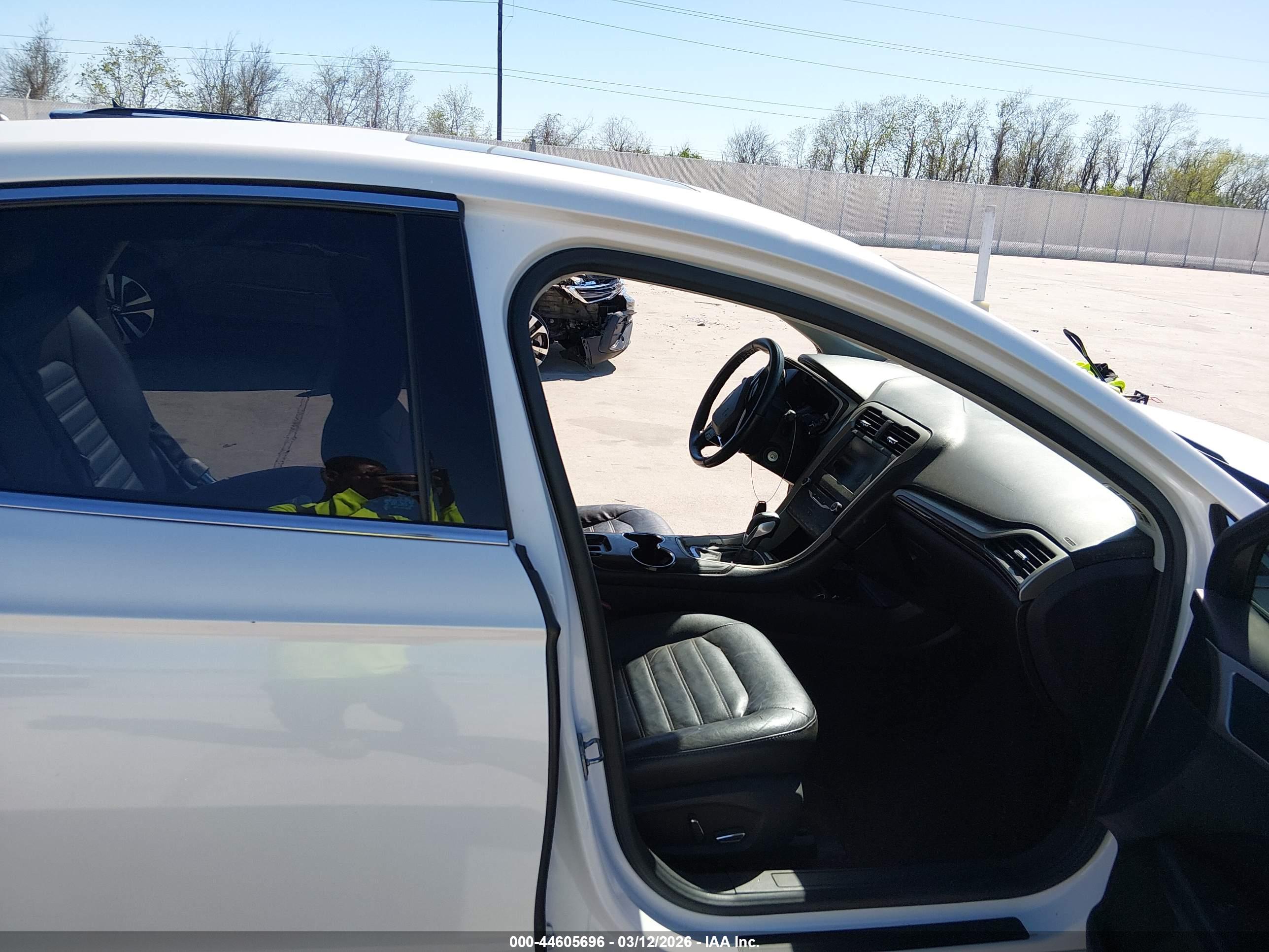 FORD FUSION image 5
