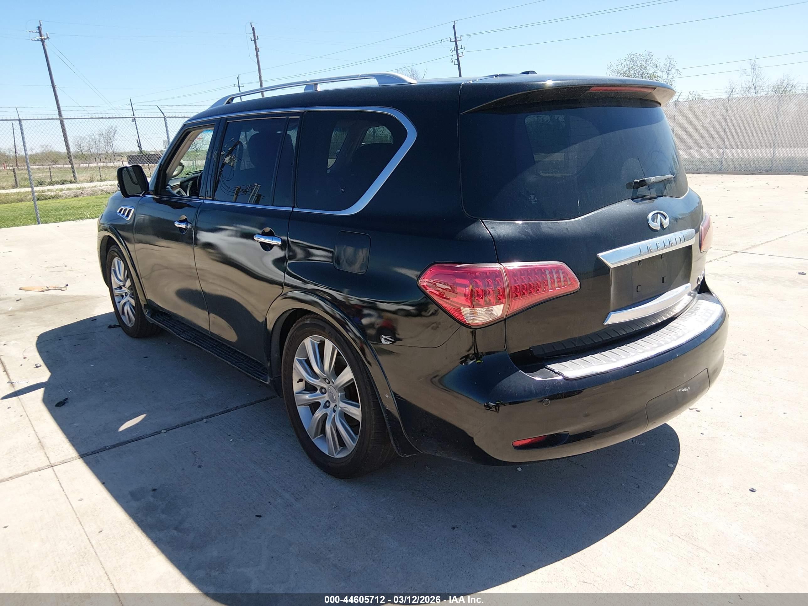 INFINITI QX56 image 3