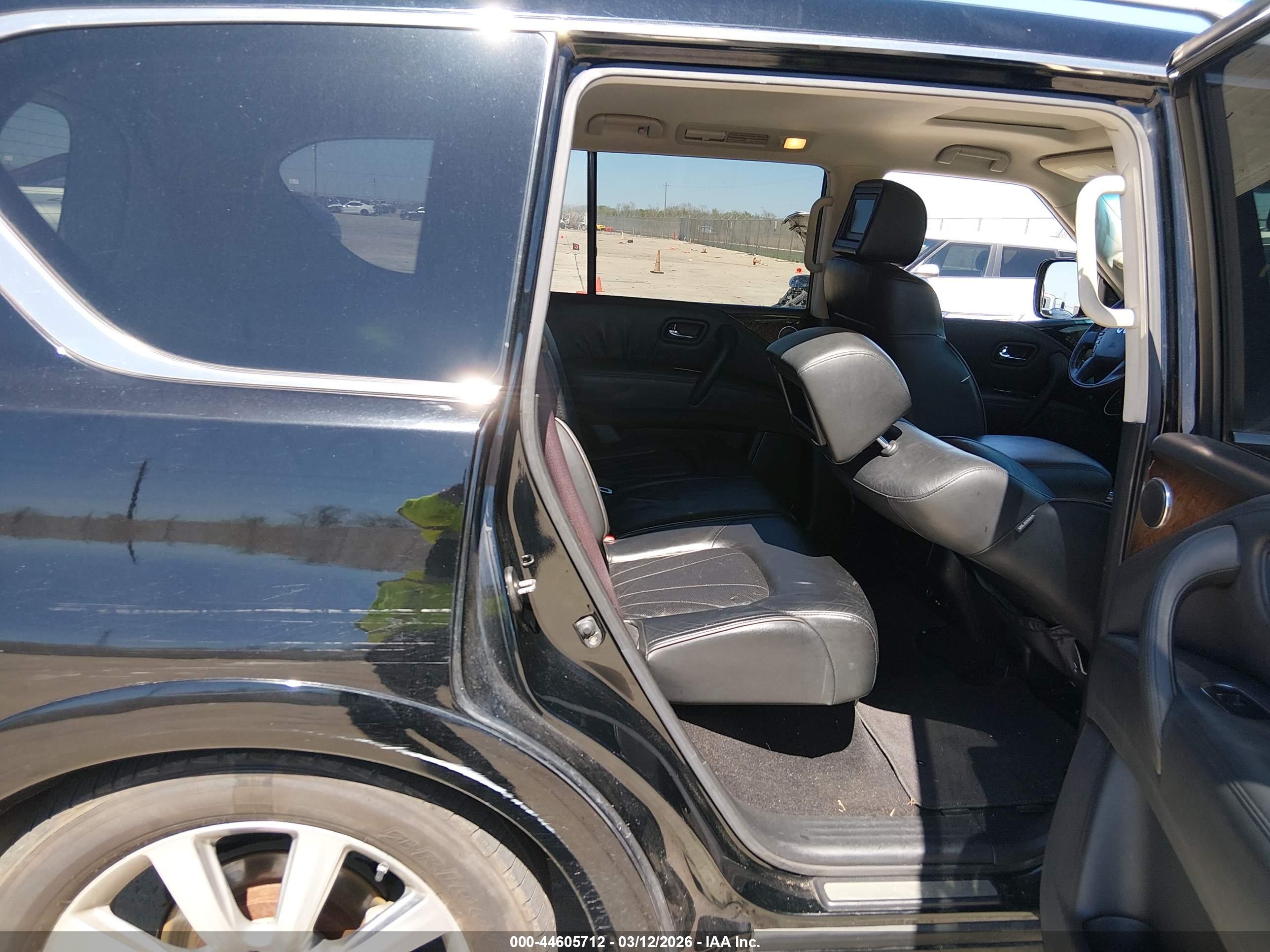 INFINITI QX56 image 8