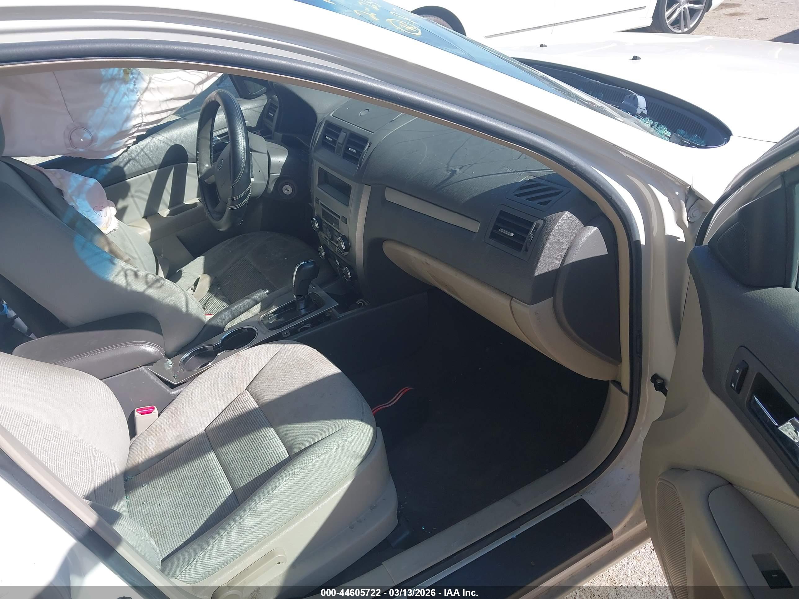 FORD FUSION image 5