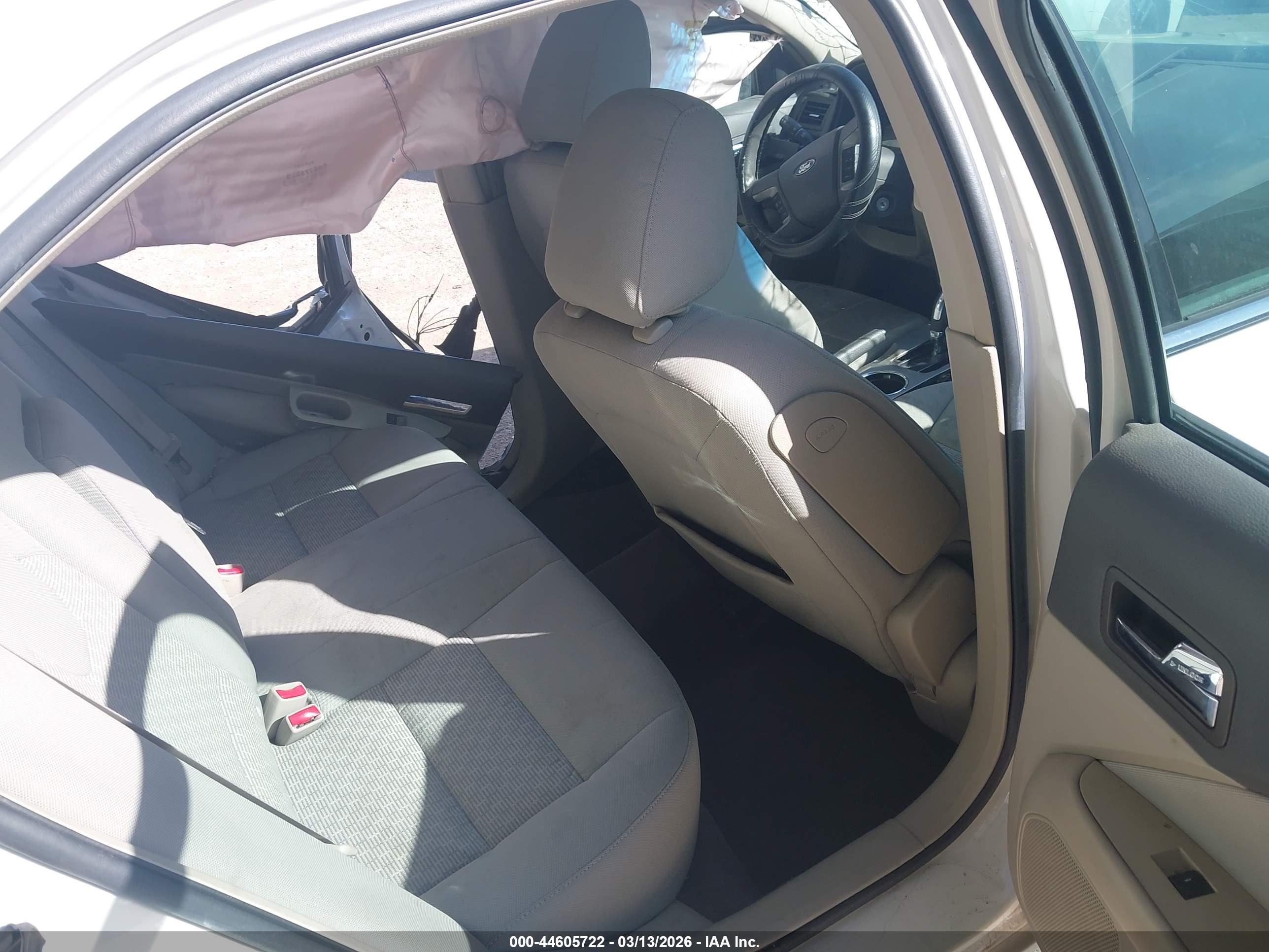 FORD FUSION image 8