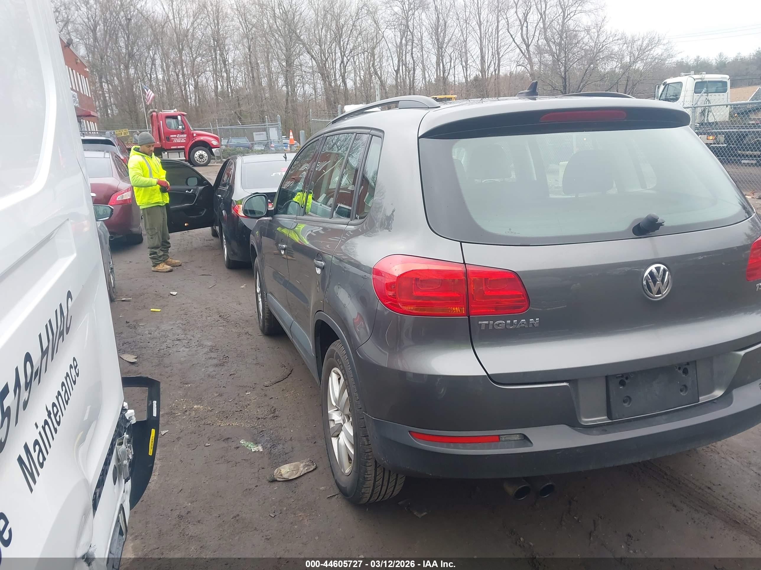 VOLKSWAGEN TIGUAN image 3
