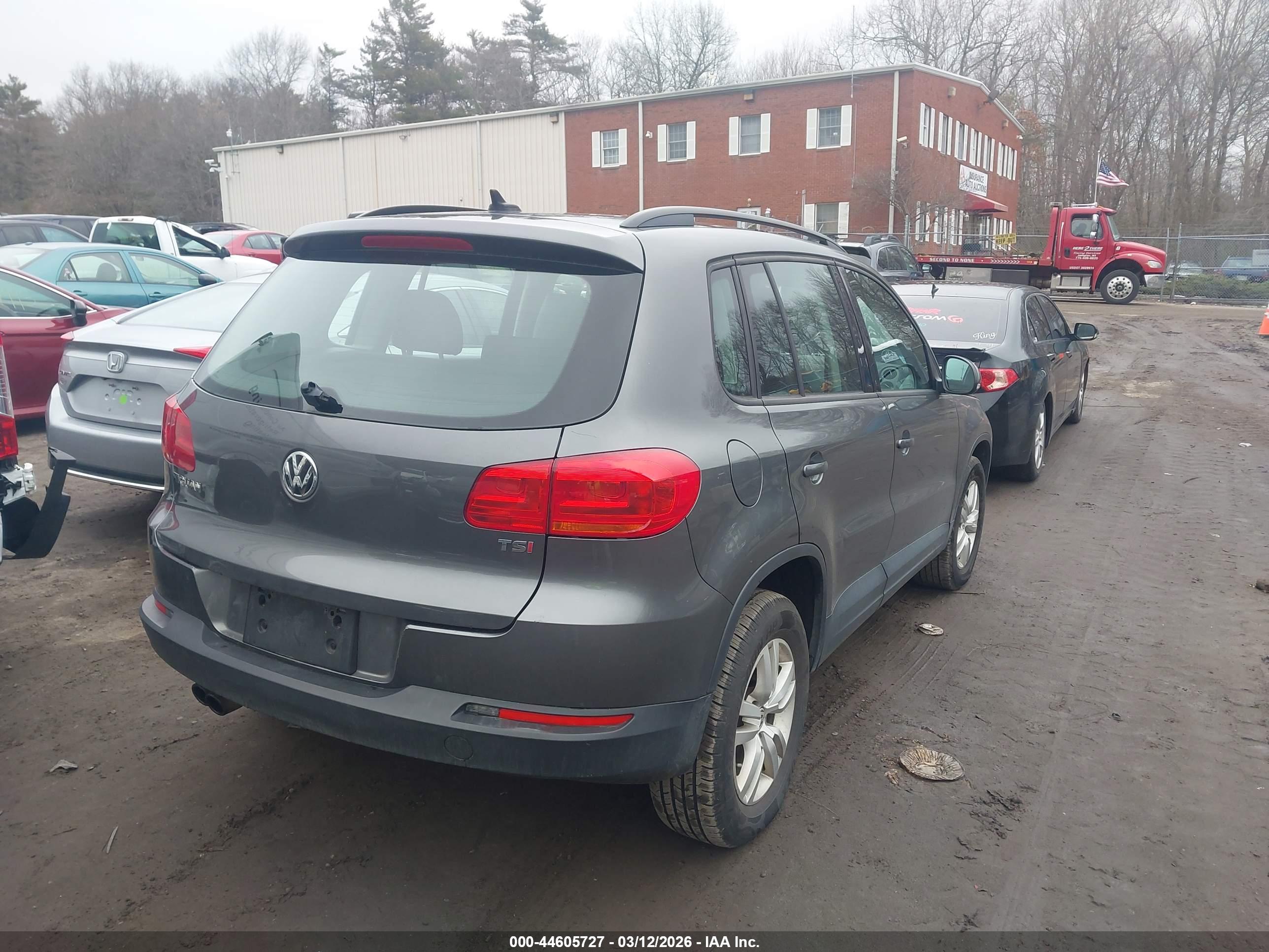 VOLKSWAGEN TIGUAN image 4