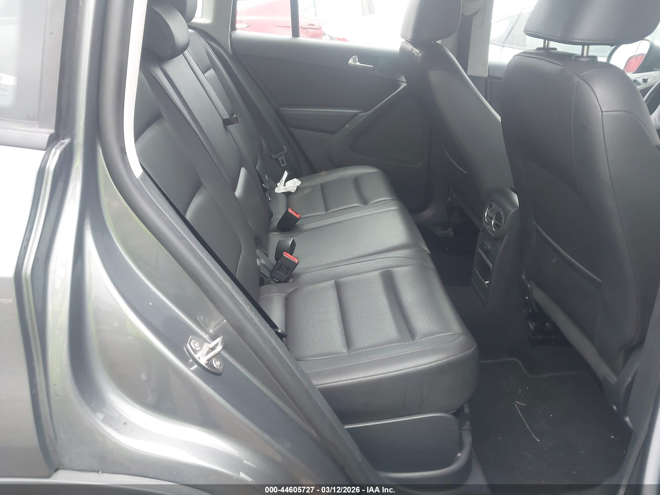 VOLKSWAGEN TIGUAN image 8